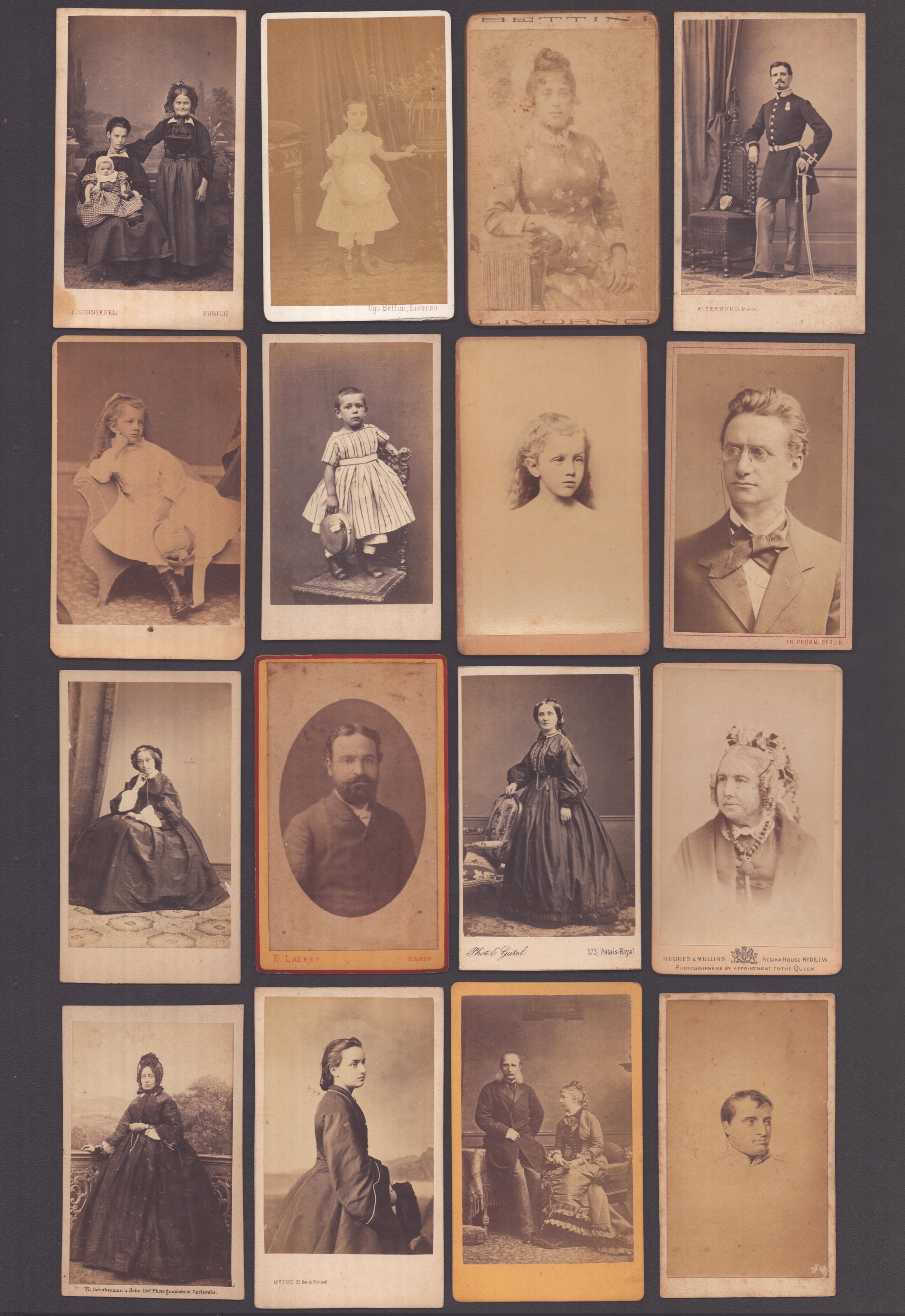 Raccolta di 48 CDV di Fotografi Misti