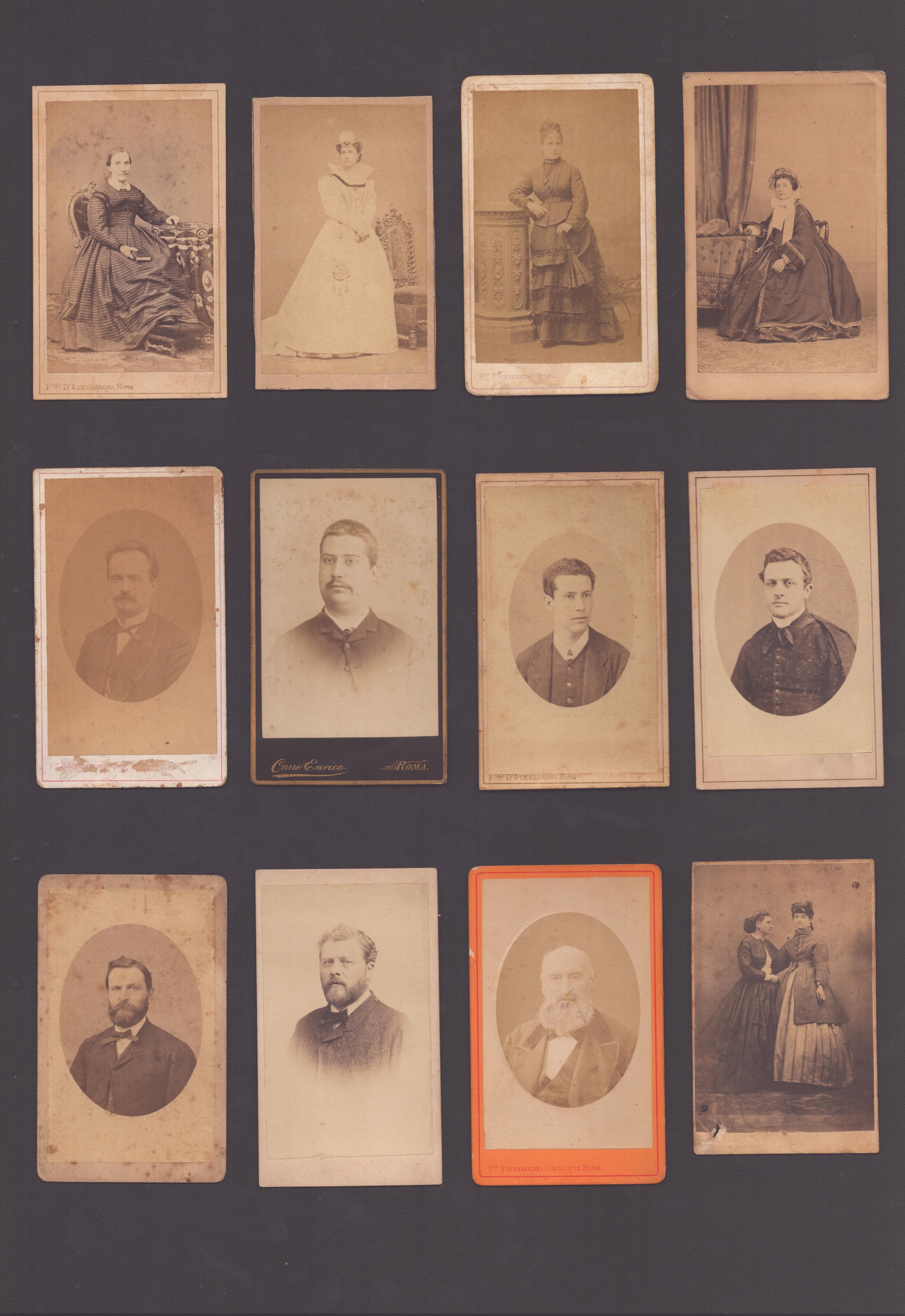Raccolta di 36 CDV di Fotografi Romani