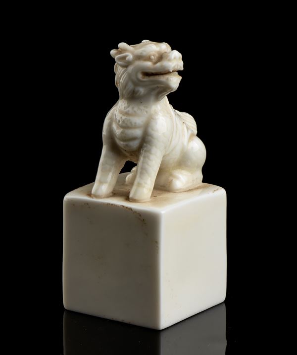 A PORCELAIN SEAL WITH QILIN FINIAL