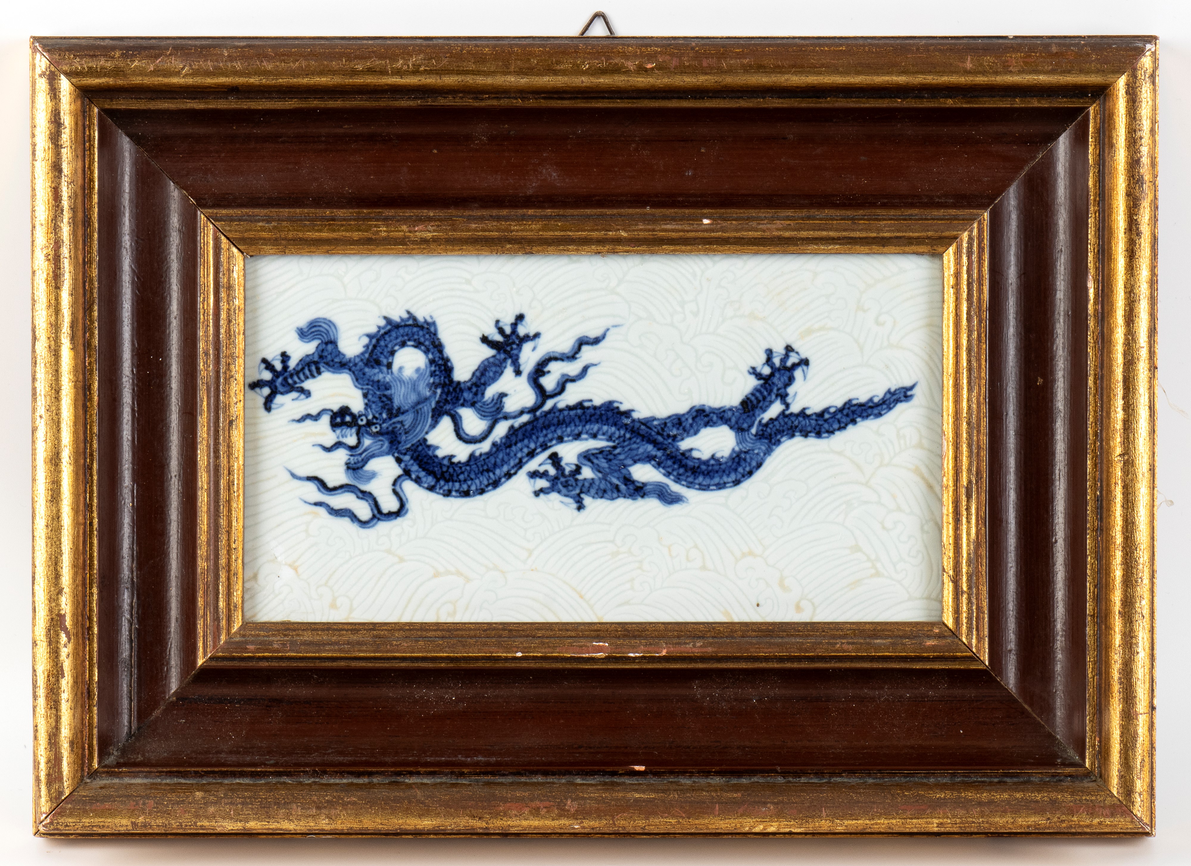 PIASTRELLA IN PORCELLANA 'BIANCO E BLU' CON DRAGO