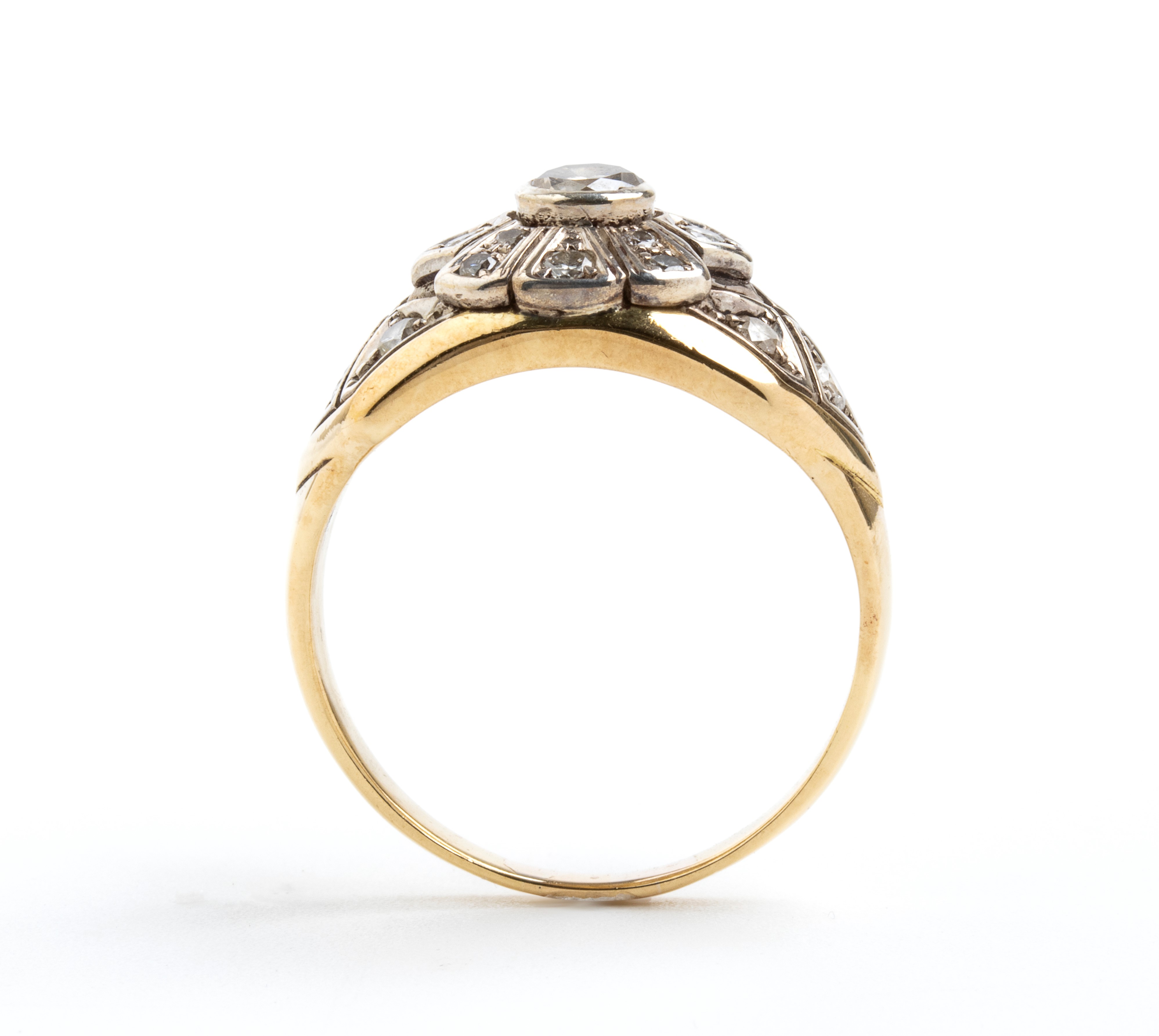 Anello in oro con diamanti