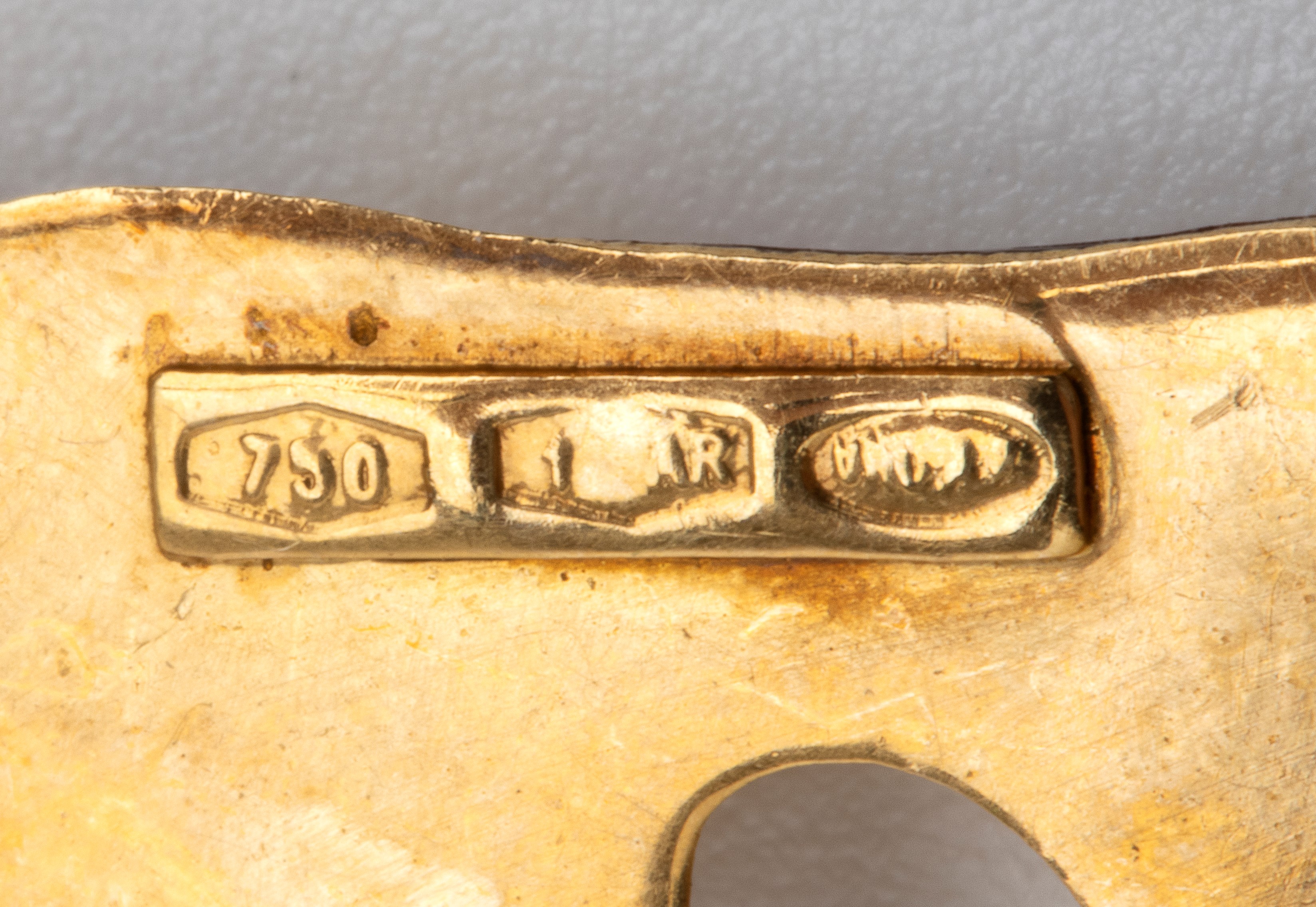 Coppia di spille in oro, pietre e smalti