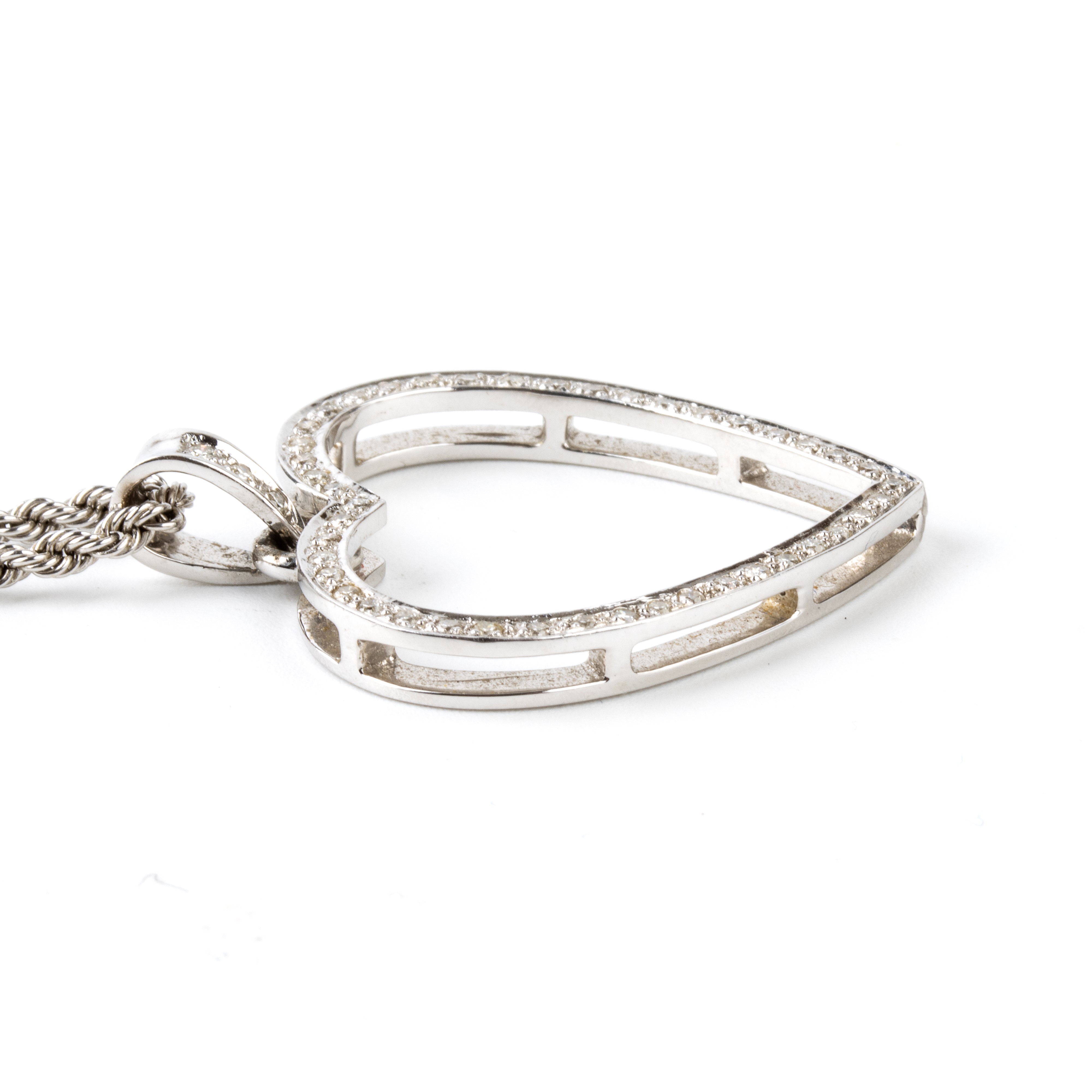 Girocollo con pendente a cuore in diamanti