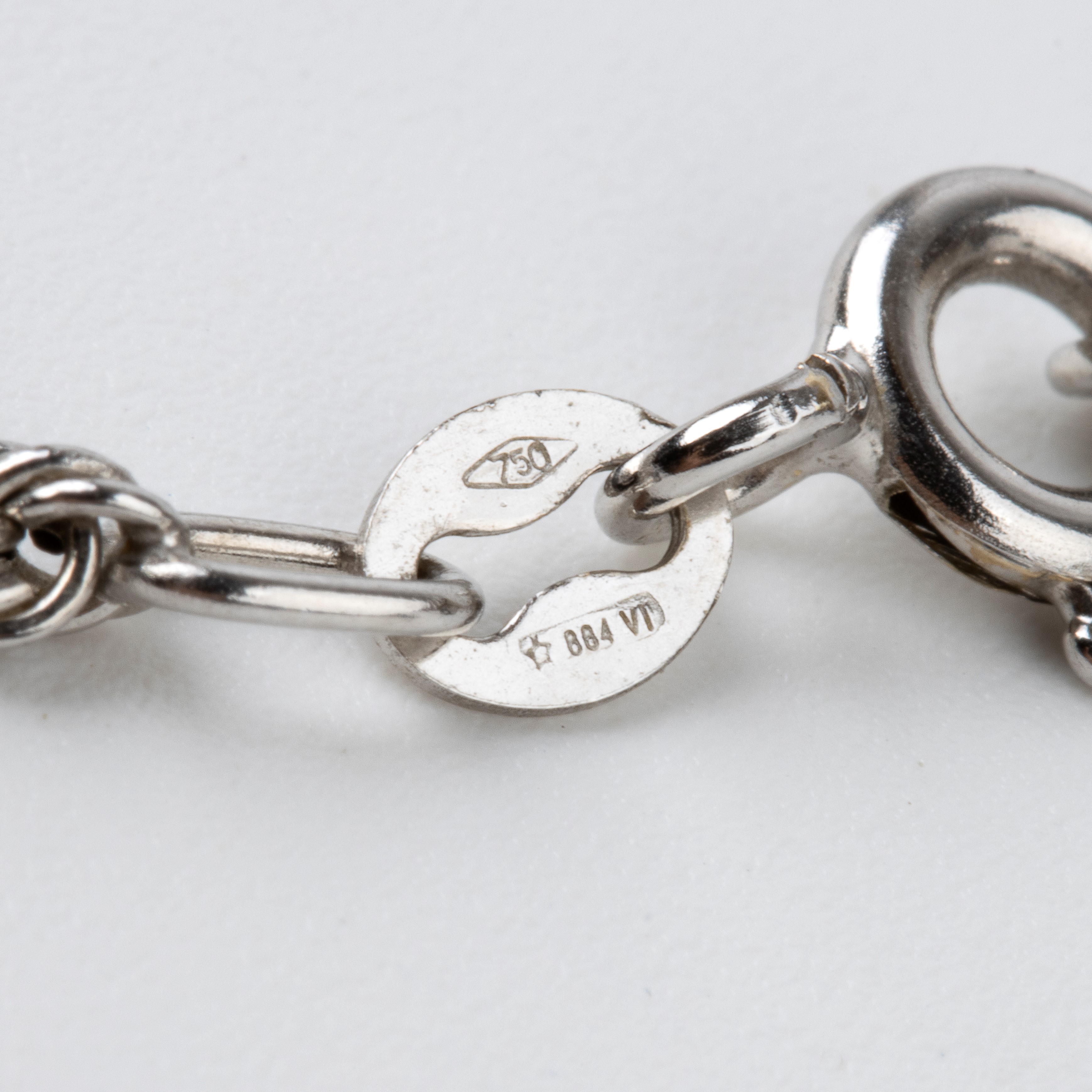 Girocollo con pendente a cuore in diamanti