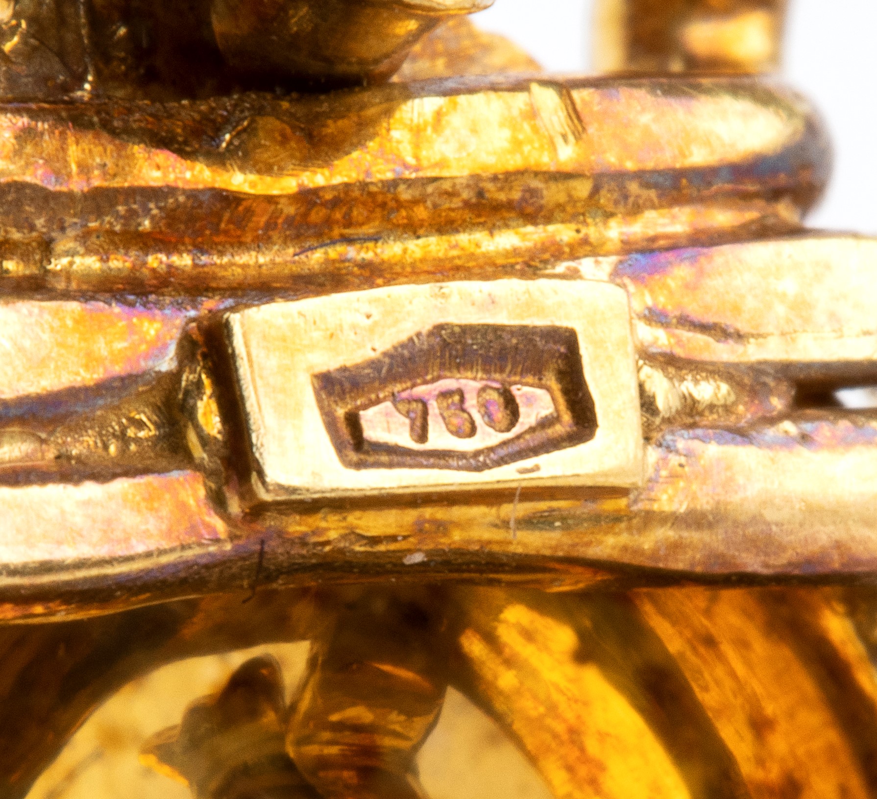 Coppia di spille a forma di insetto in oro e smalti