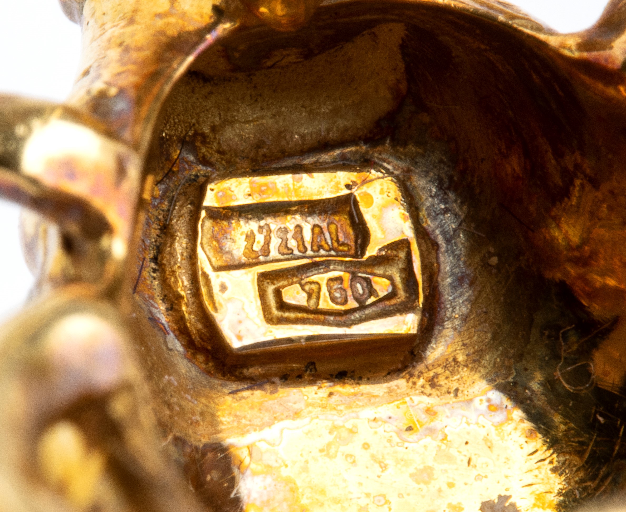 Coppia di spille a forma di insetto in oro e smalti