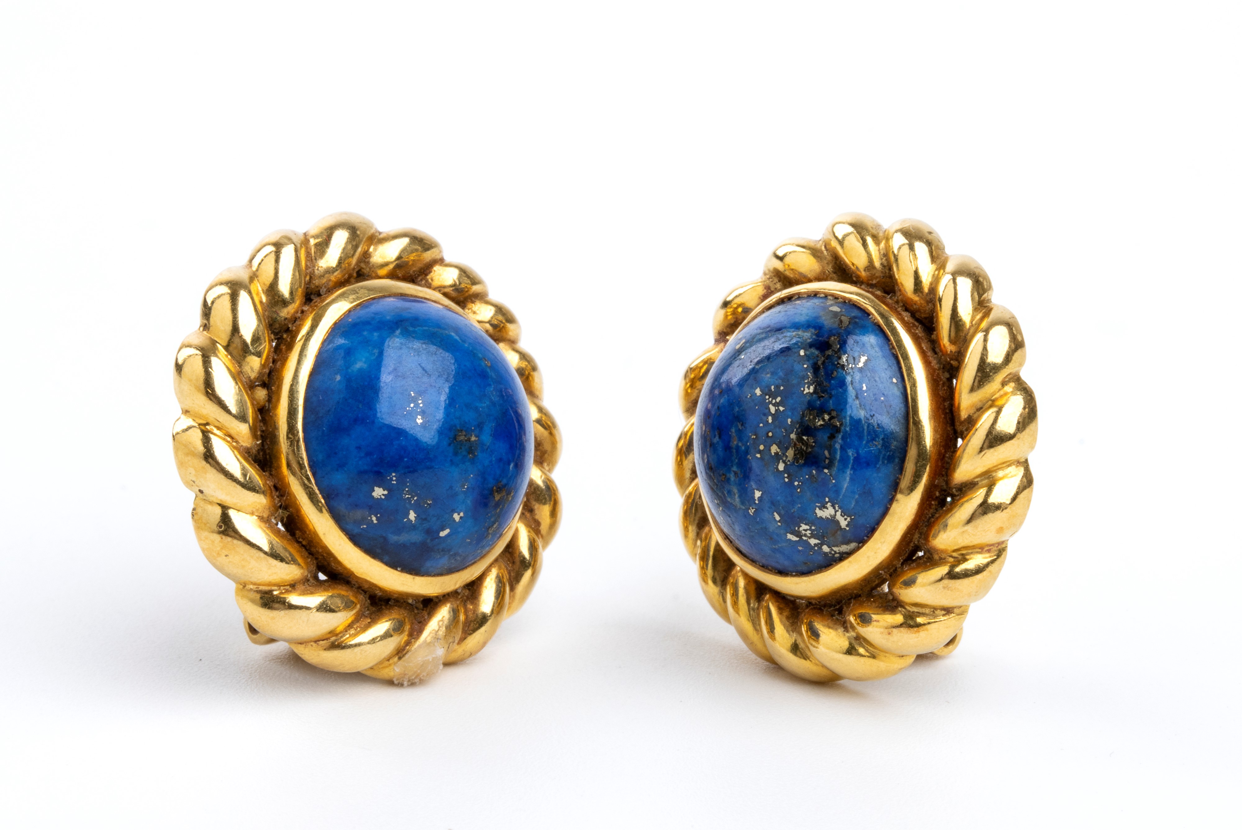 Paio di orecchini in oro con lapislazzuli