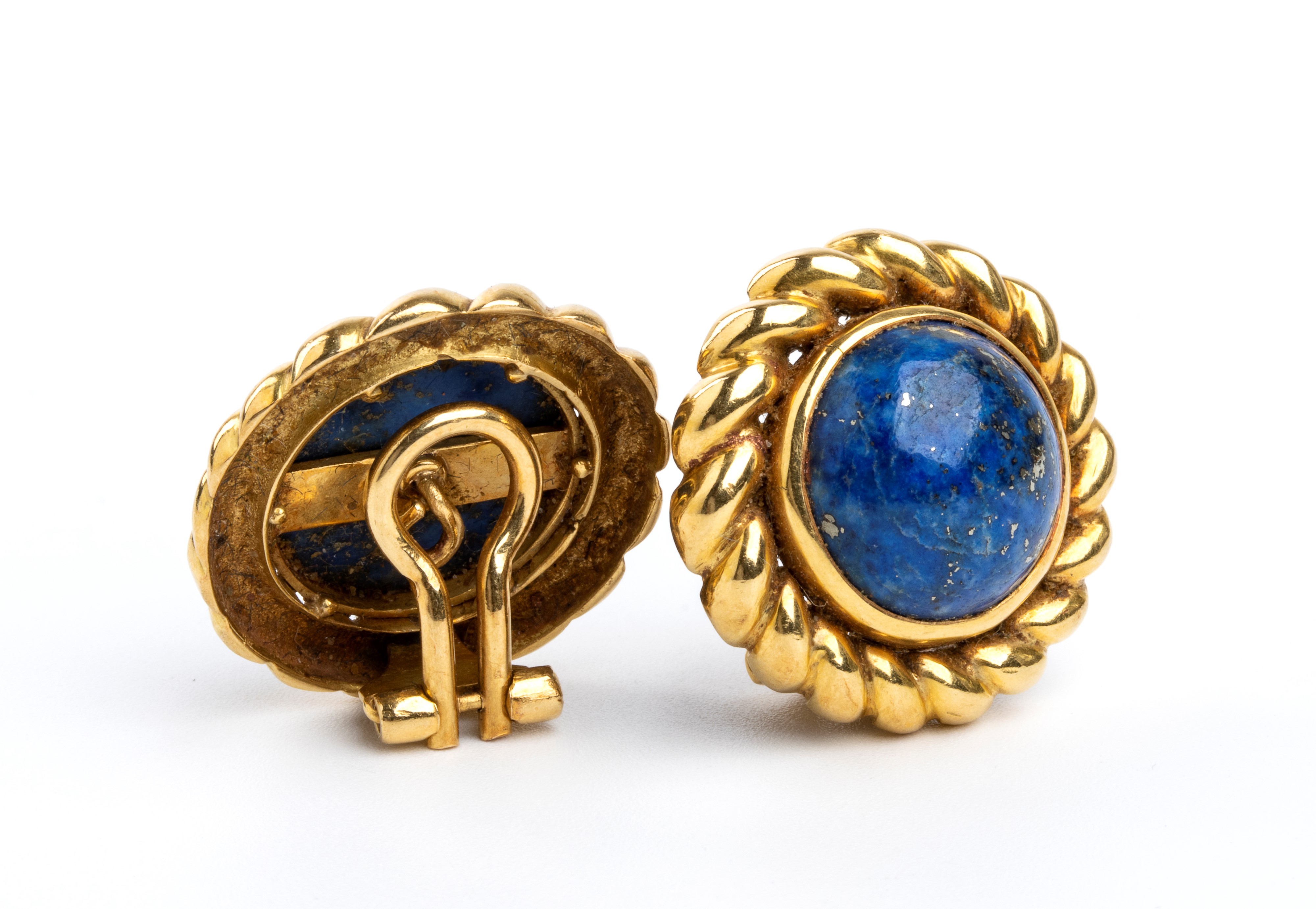 Paio di orecchini in oro con lapislazzuli