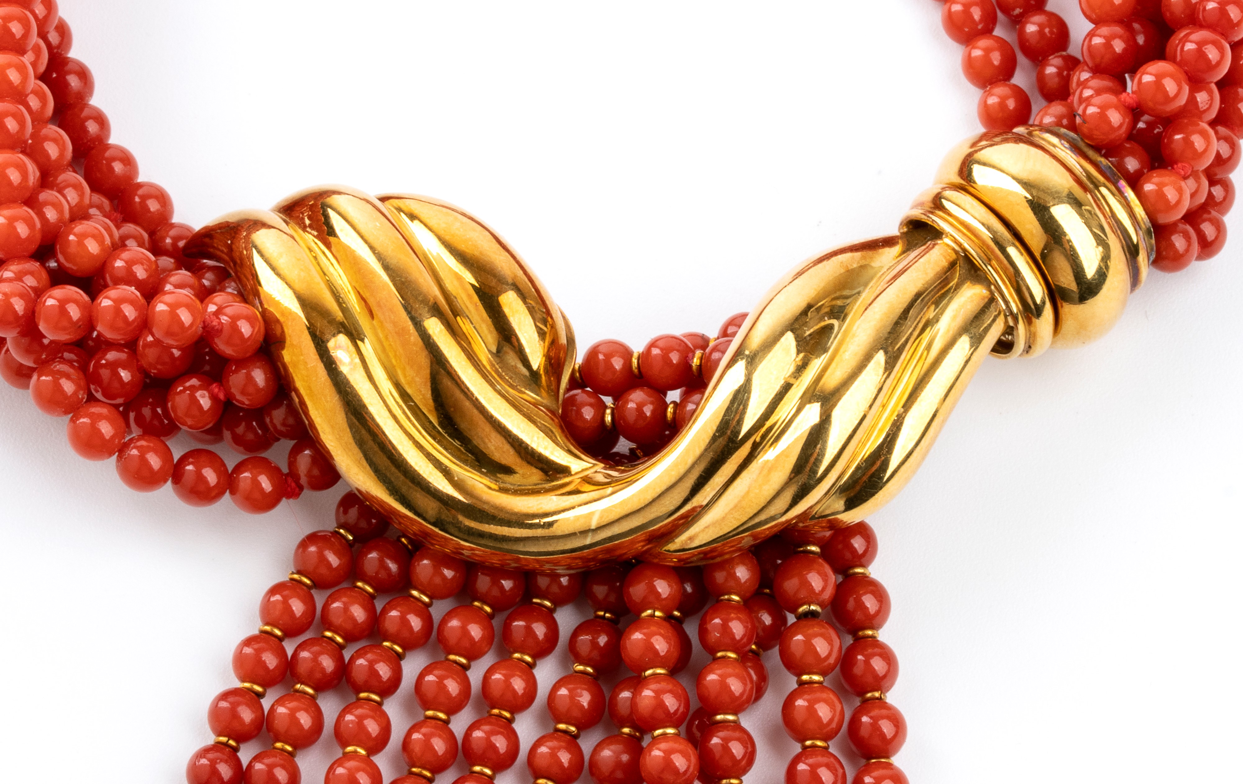 Girocollo a torsade in oro e corallo Mediterraneo