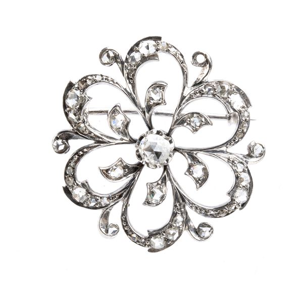 Gold diamonds brooch