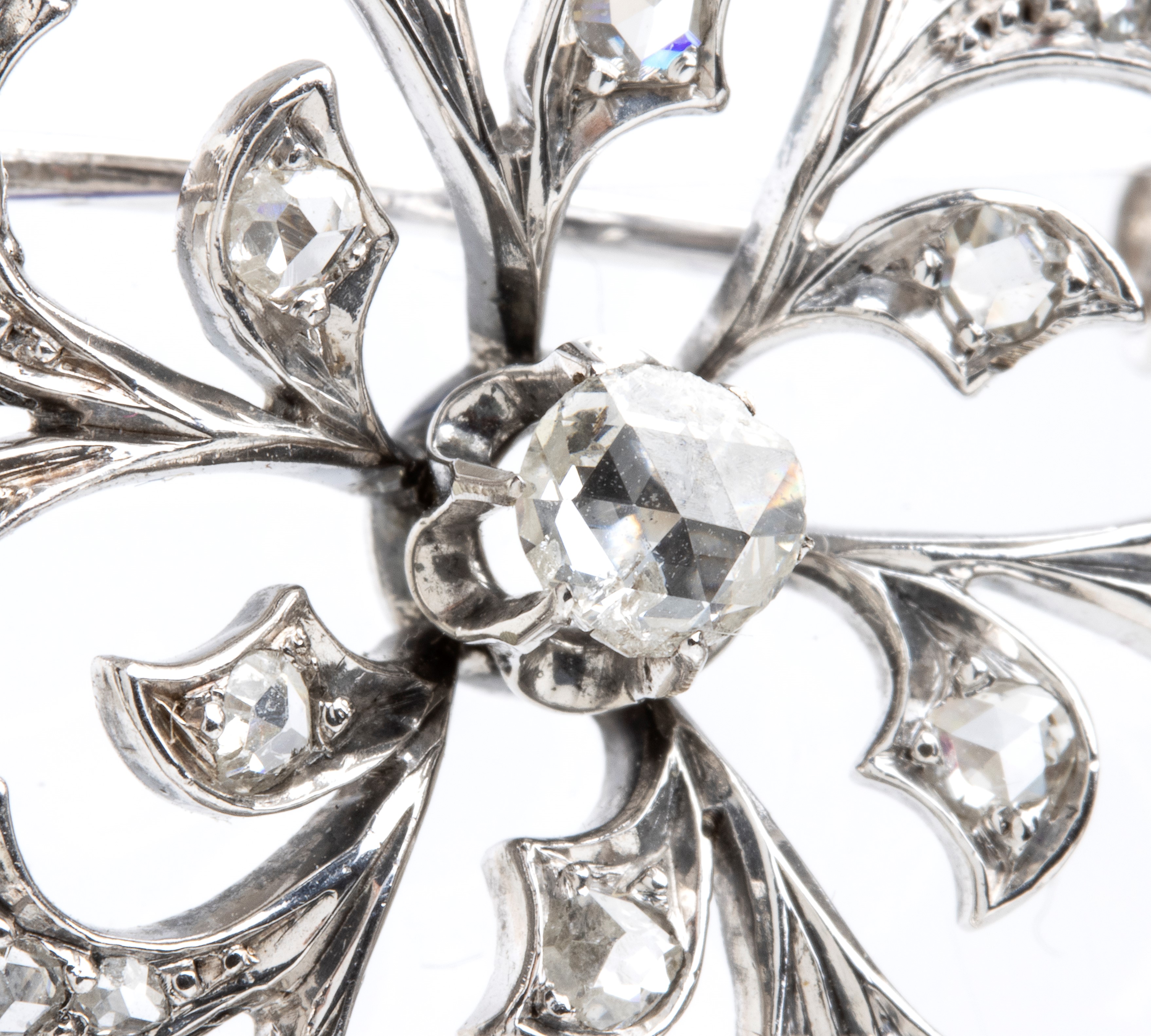 Spilla in oro e diamanti