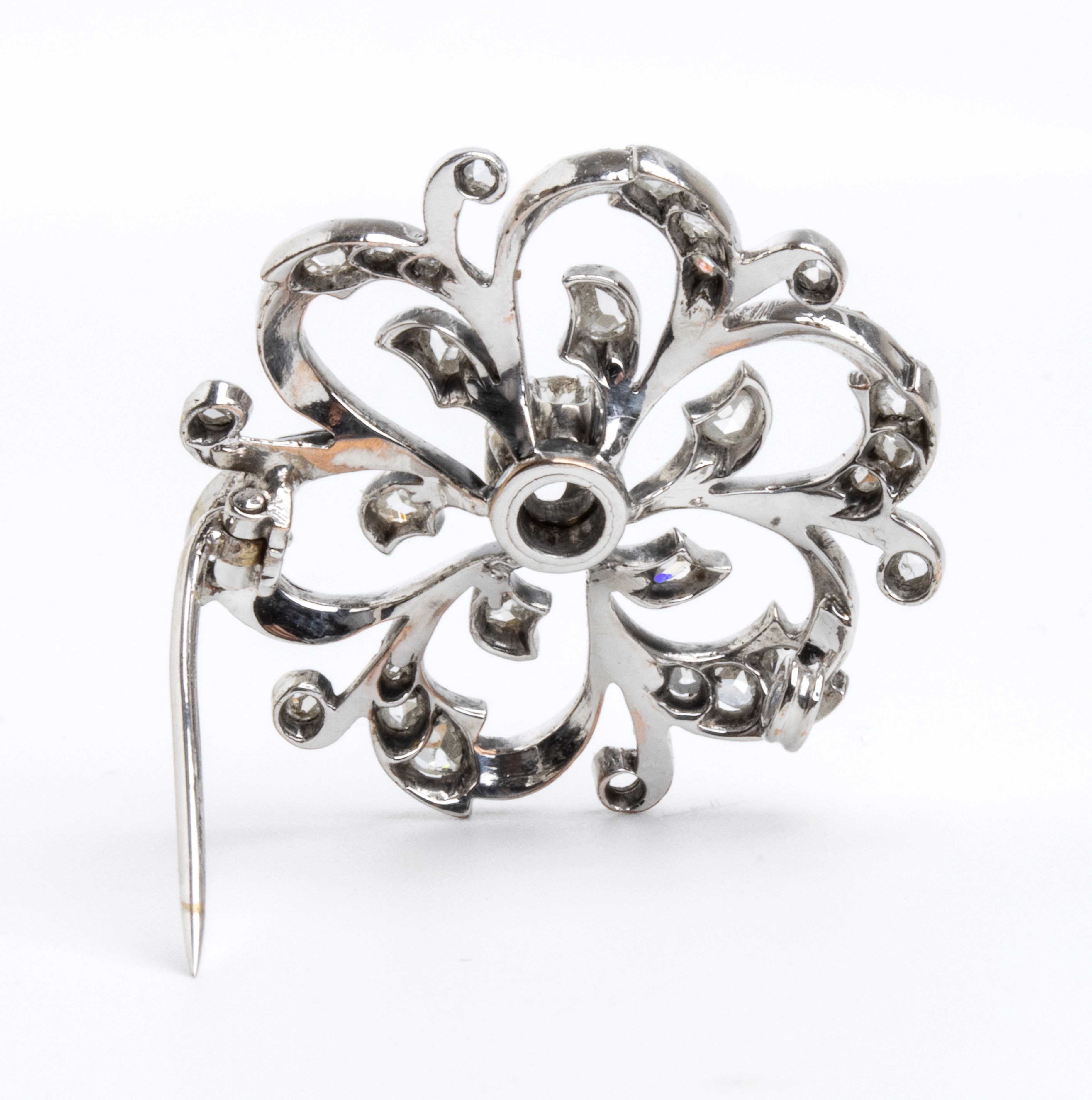 Spilla in oro e diamanti