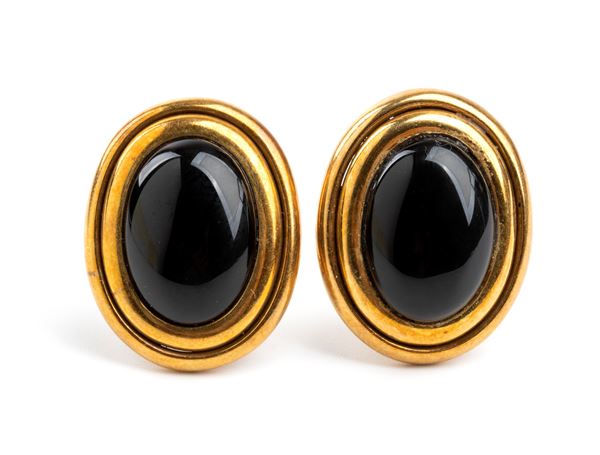 Onyx gold pair of earrings