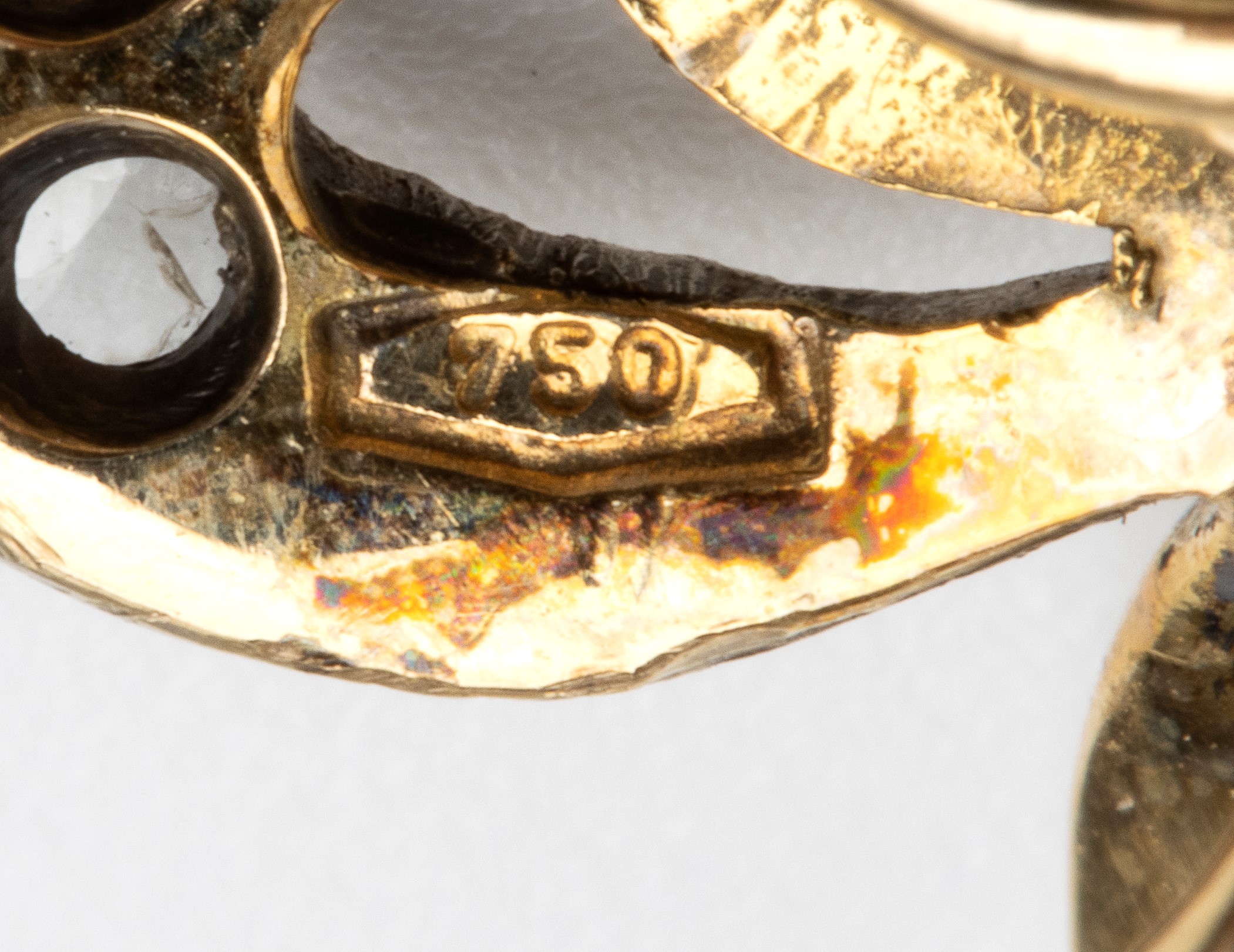 Spilla a forma di insetto in oro, argento, diamanti, perla ed acquamarina