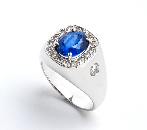 Anello in oro con zaffiro Ceylon e diamanti