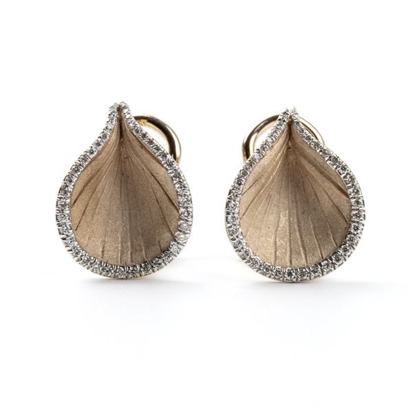 ANNAMARIA CAMMILLI - Pair of gold and diamond leaf earrings 