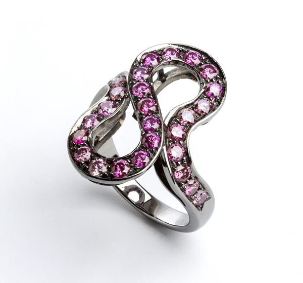 Purple diamonds gold ring