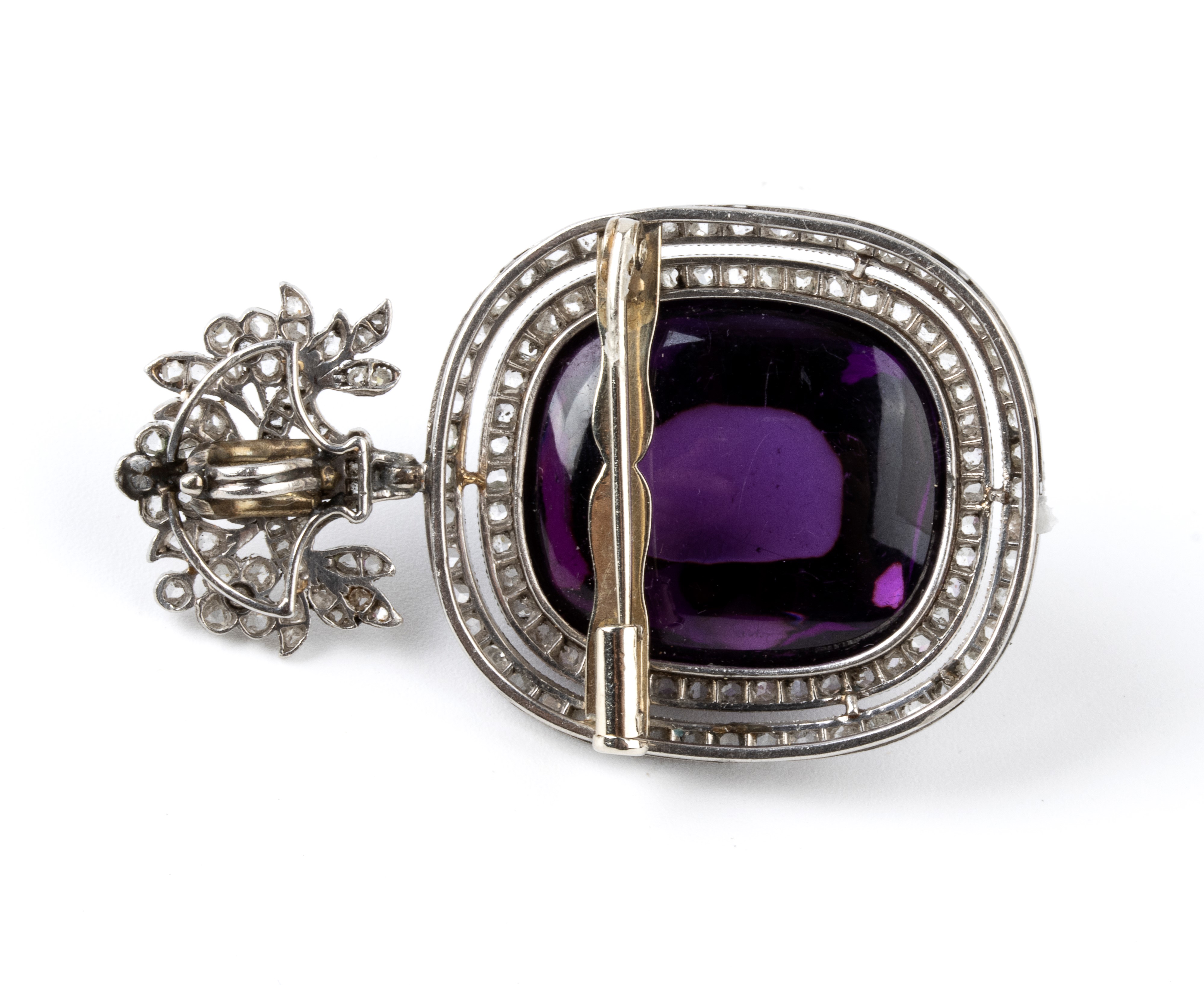 Spilla-pendente in oro bianco con grande ametista e diamanti