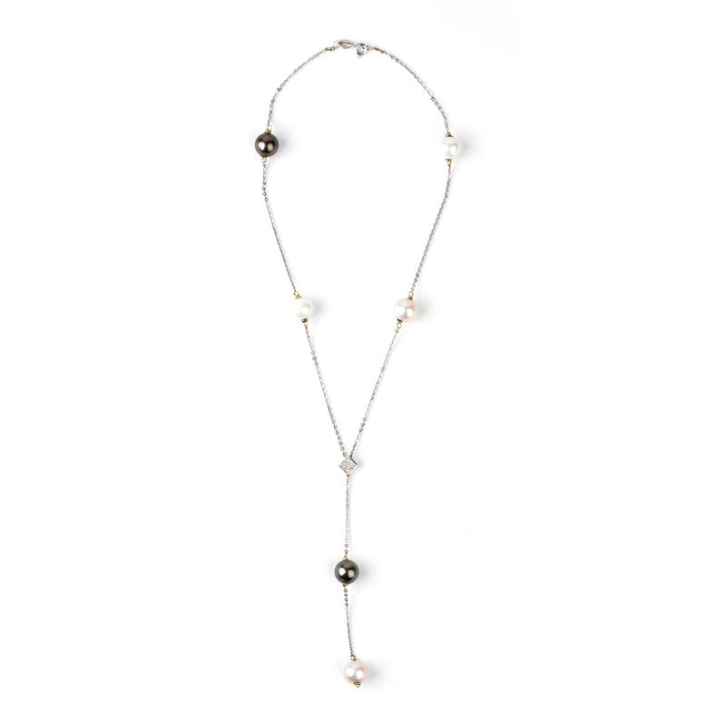 Collana in oro con perle di fiume