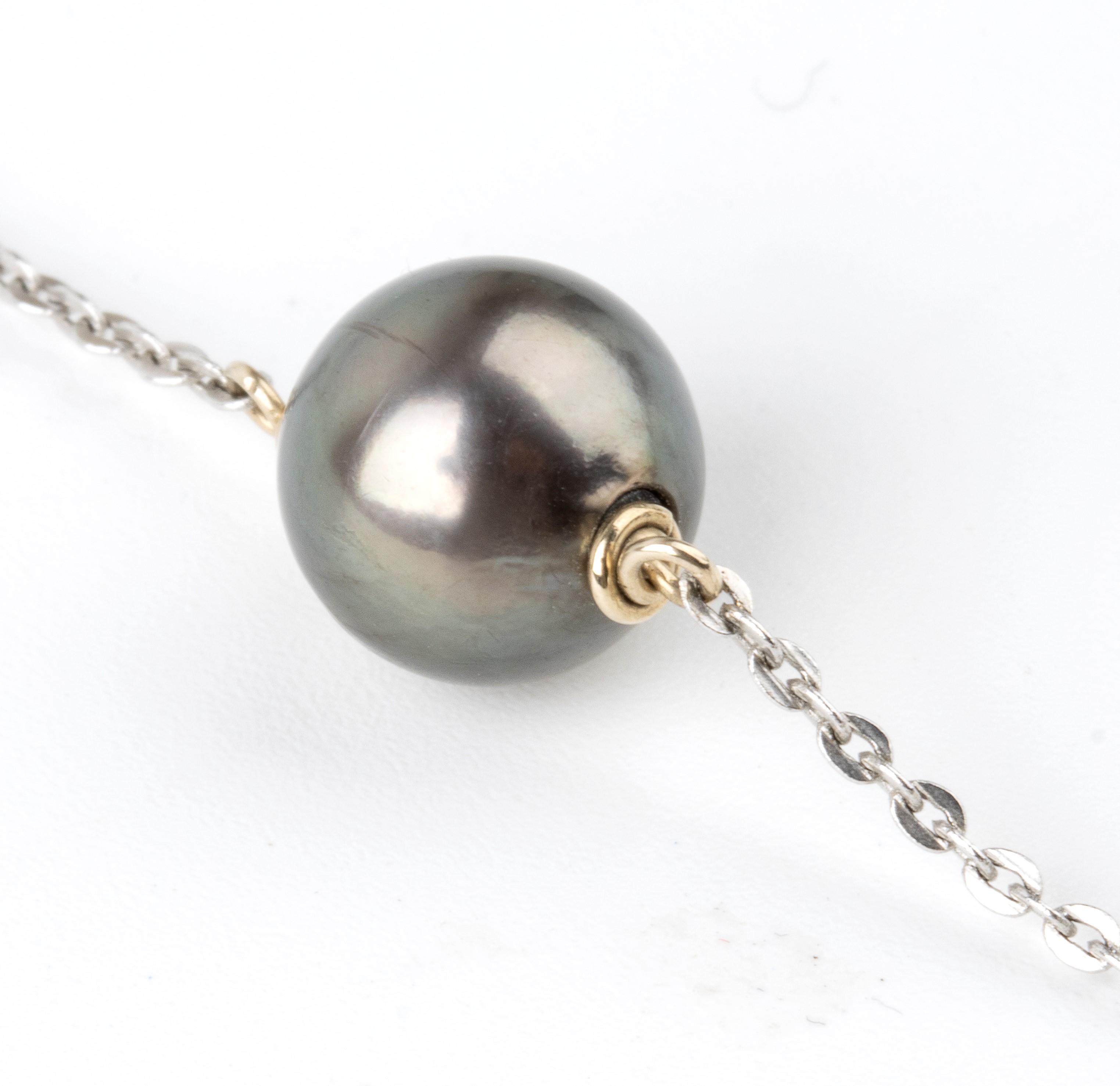 Collana in oro con perle di fiume