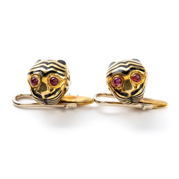 WEBB - Pair of studs in yellow gold and enamel 