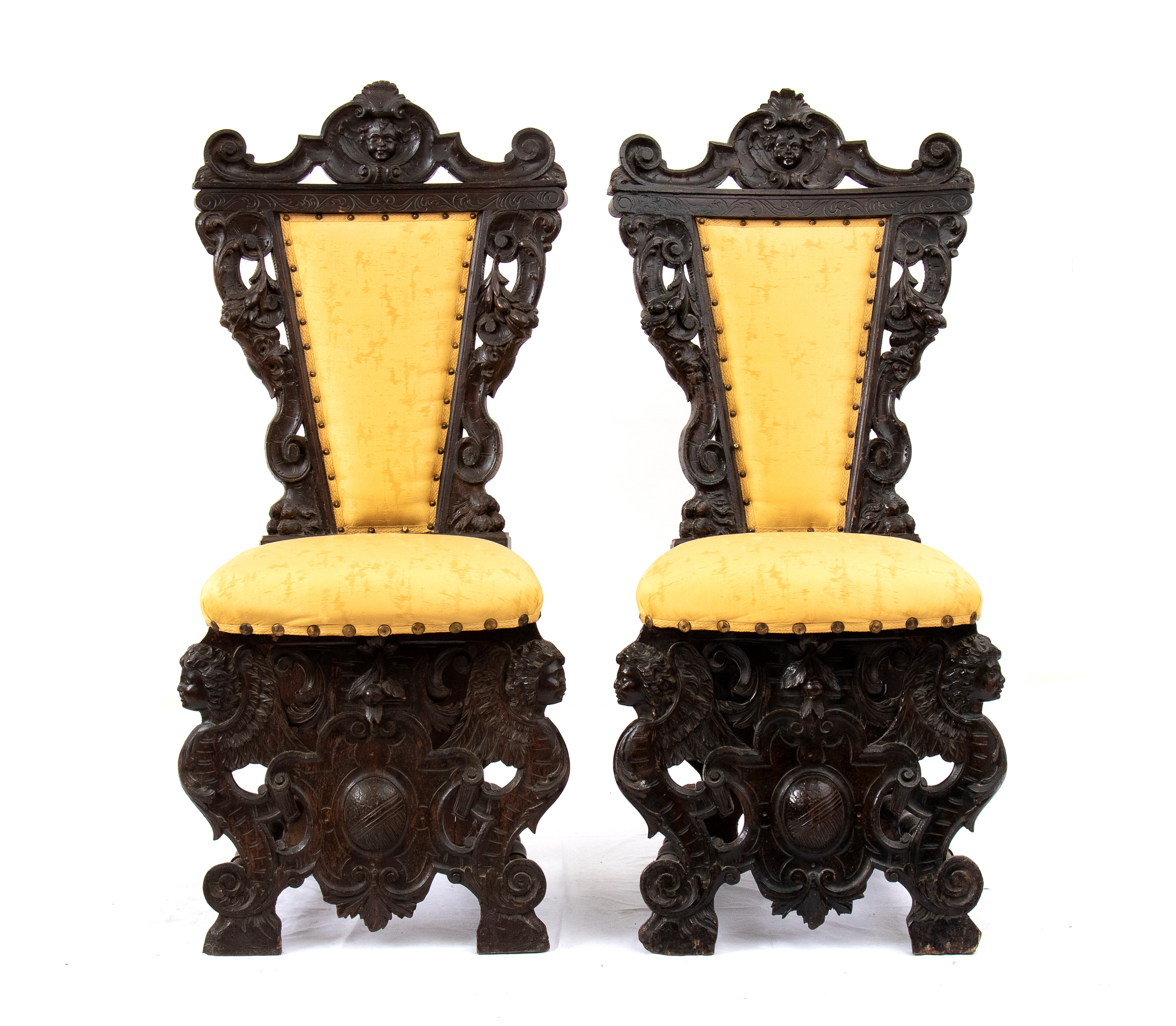 Capotavola e coppia di sedie italiane intagliate, Rinascimento