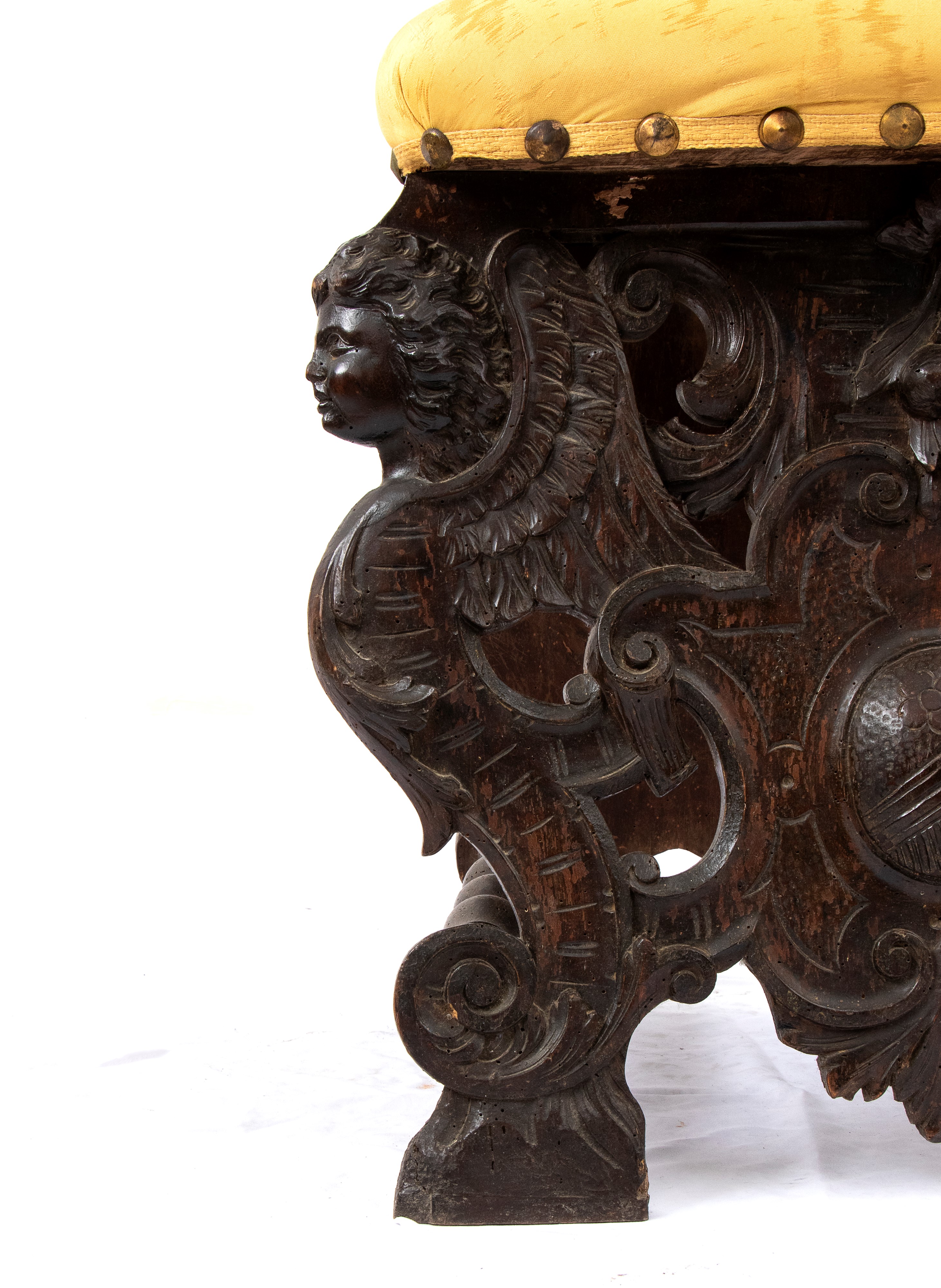 Capotavola e coppia di sedie italiane intagliate, Rinascimento