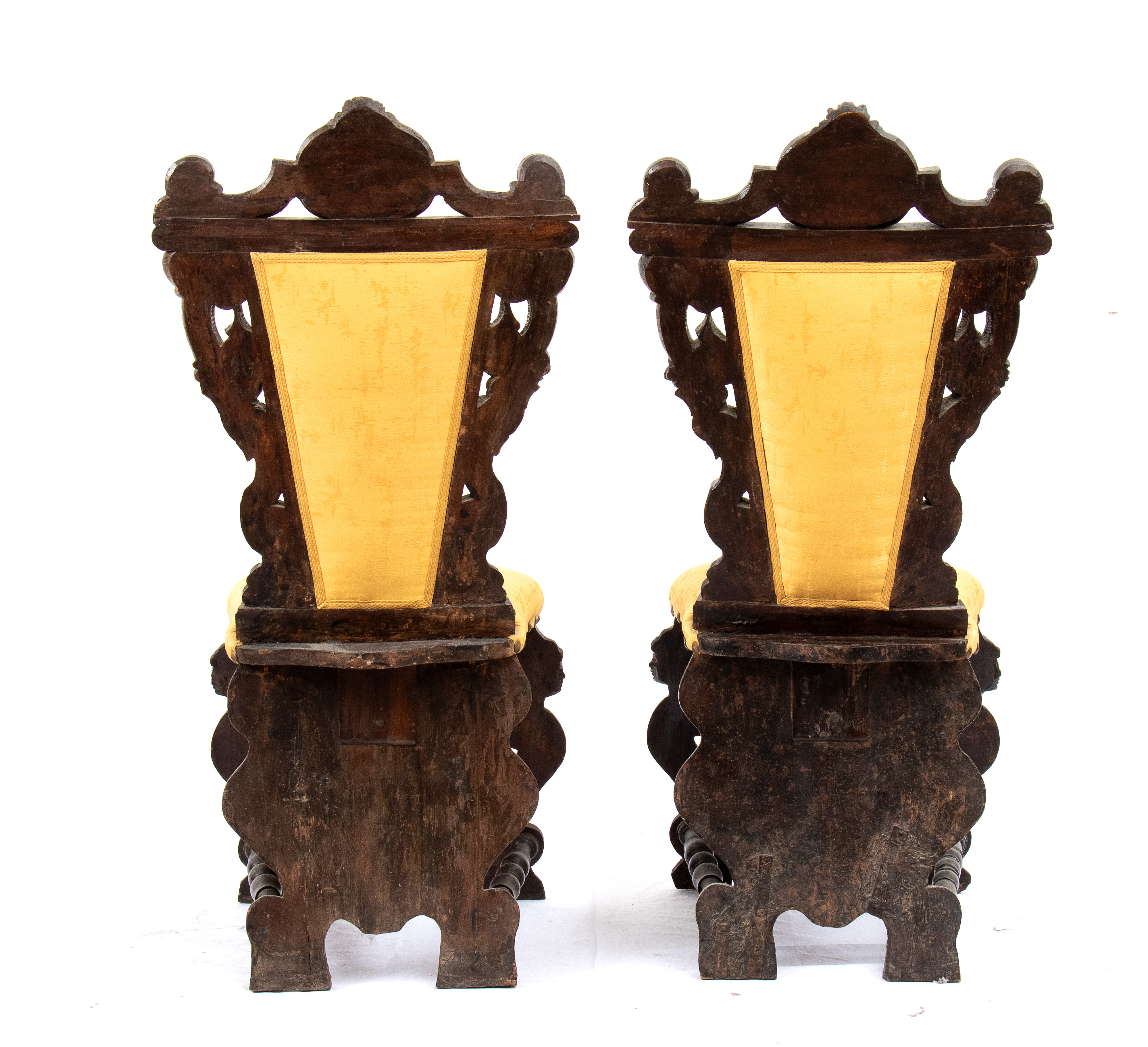 Capotavola e coppia di sedie italiane intagliate, Rinascimento