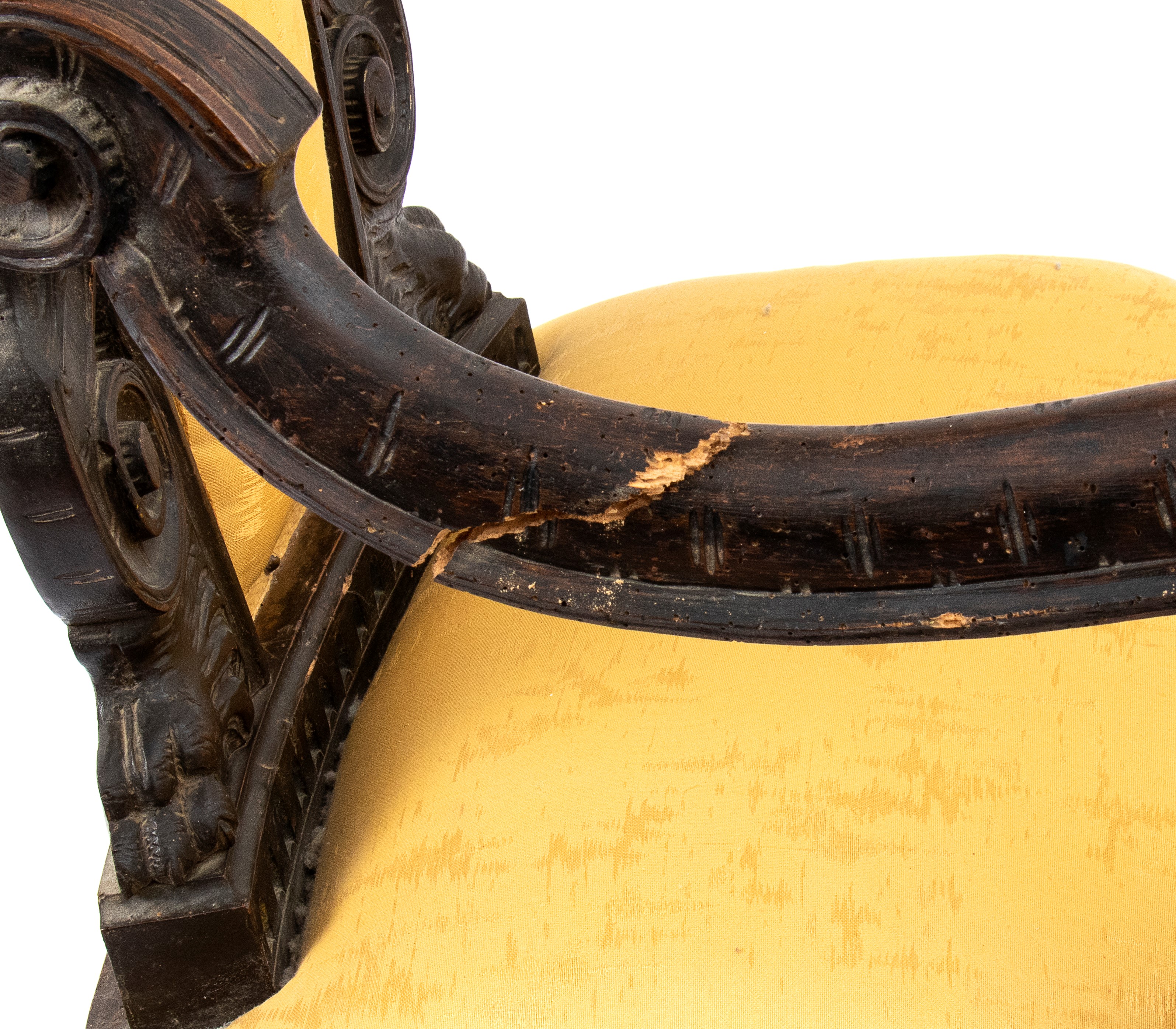 Capotavola e coppia di sedie italiane intagliate, Rinascimento