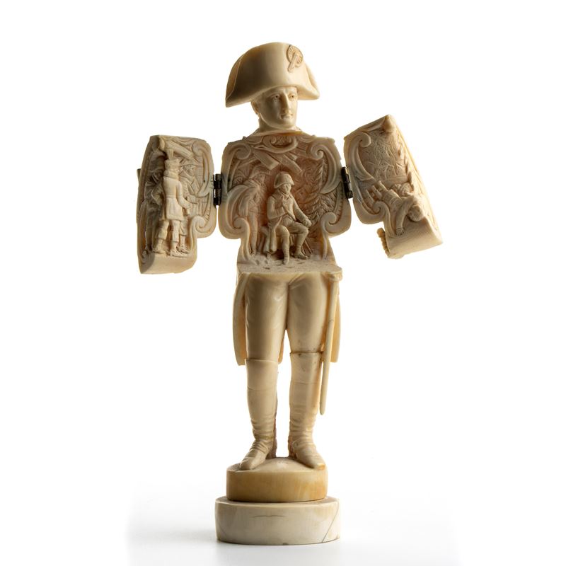 Scultura apribile in avorio, raffigurante Napoleone Bonaparte