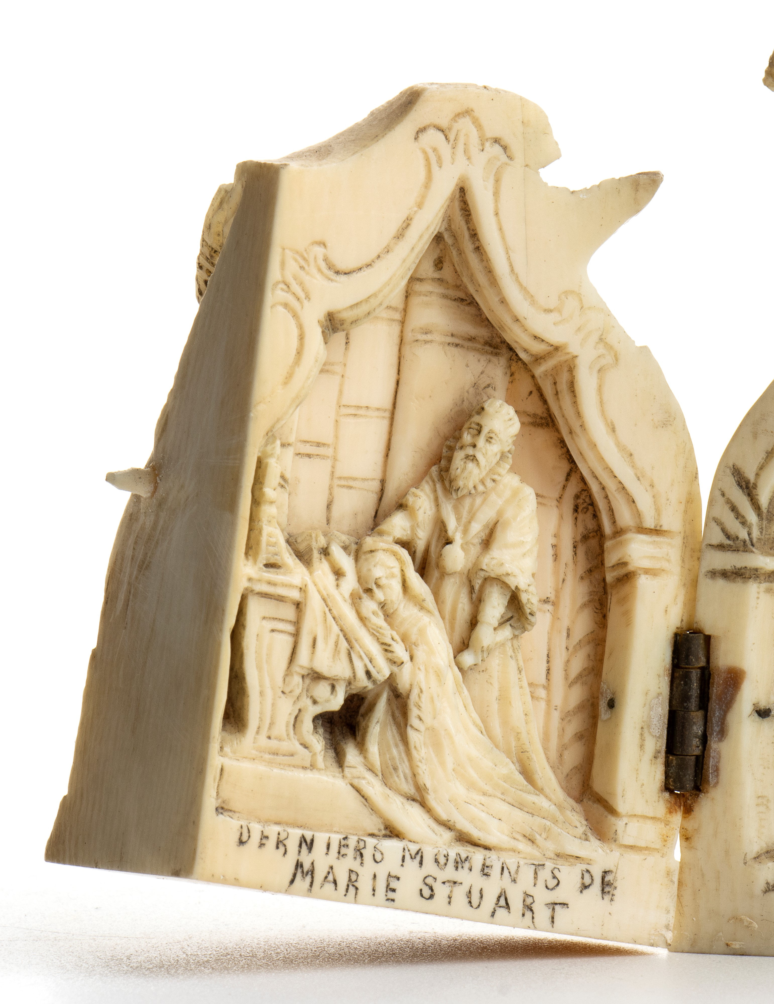 Scultura apribile in avorio raffigurante Maria Stuarda