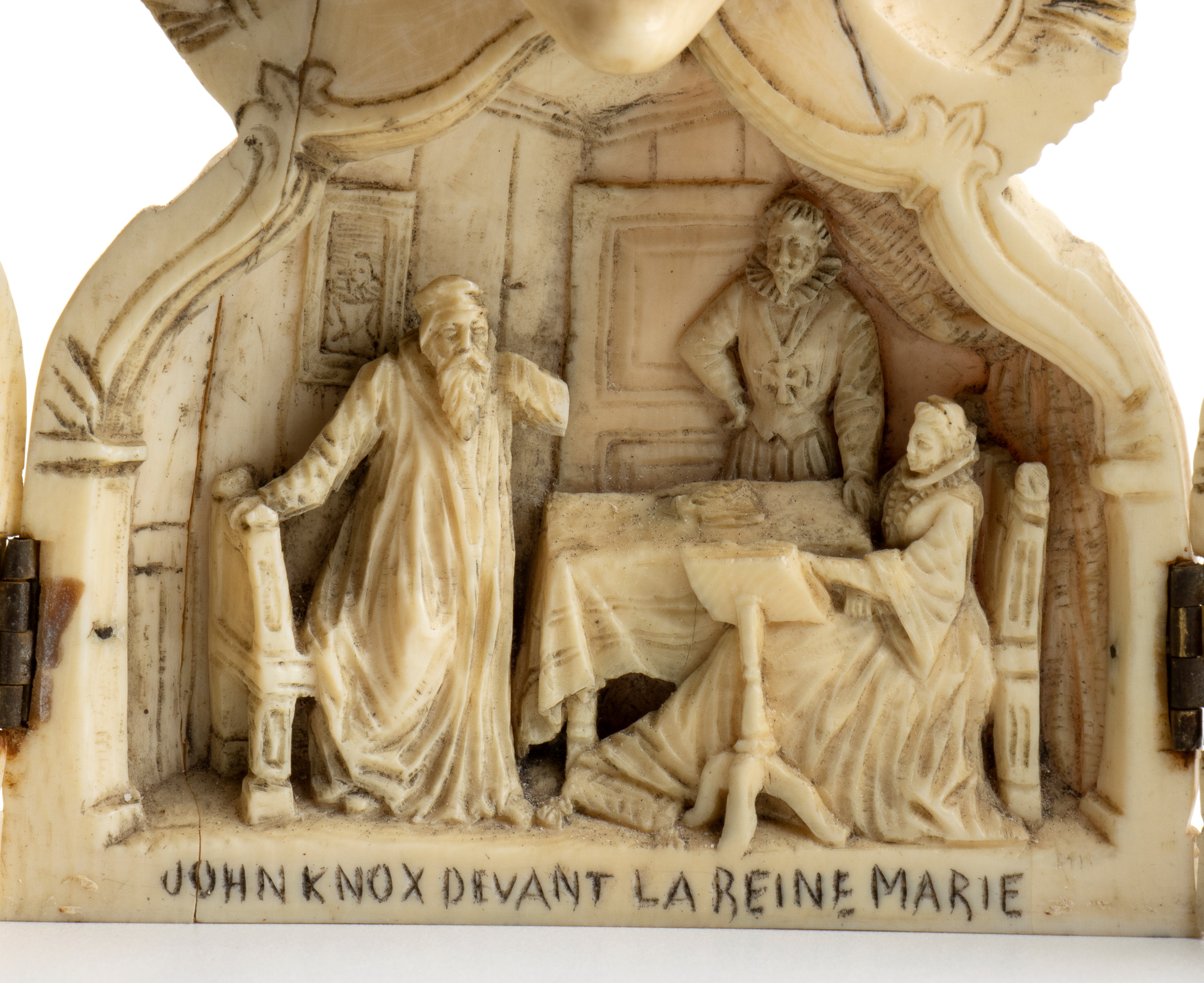 Scultura apribile in avorio raffigurante Maria Stuarda