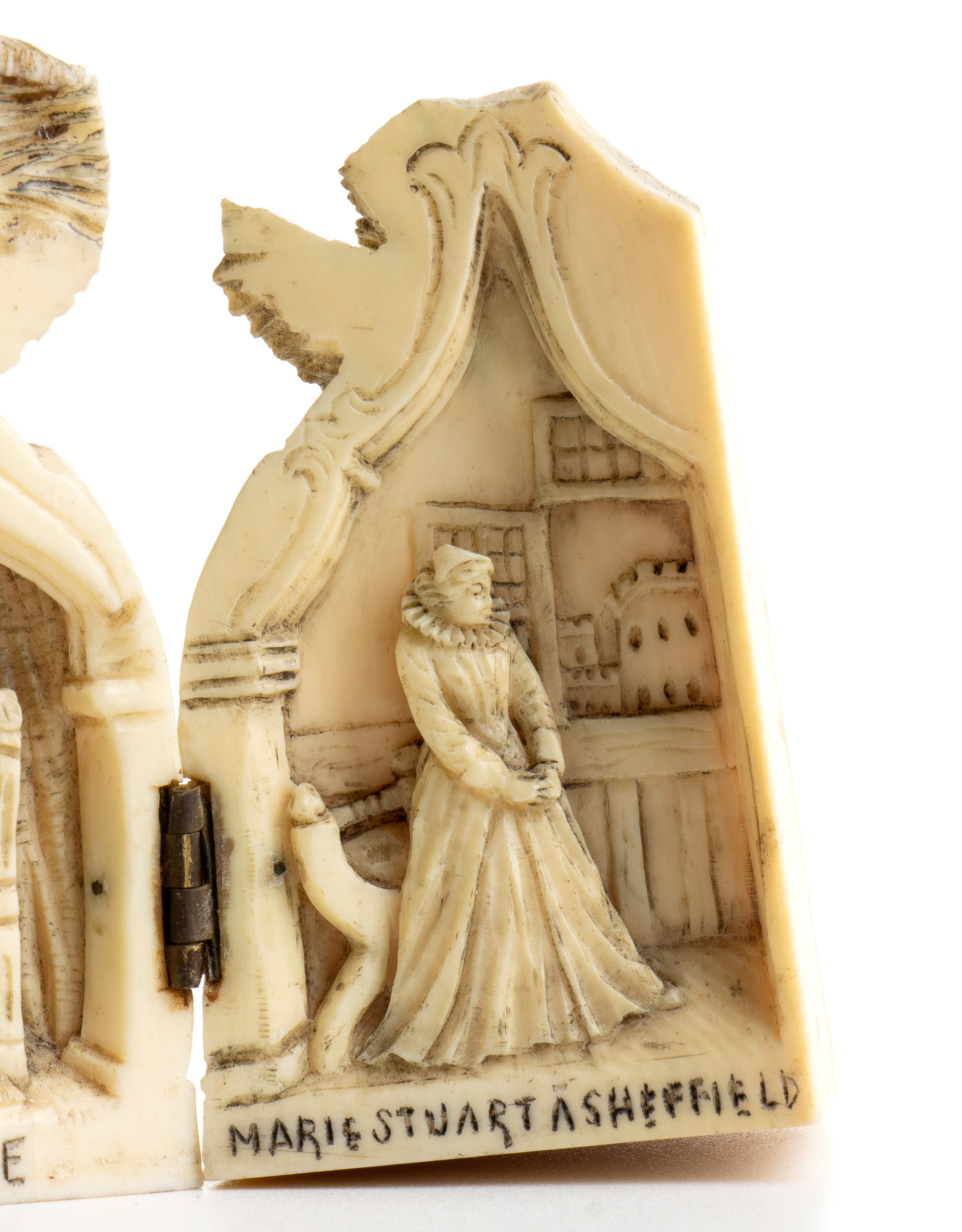 Scultura apribile in avorio raffigurante Maria Stuarda