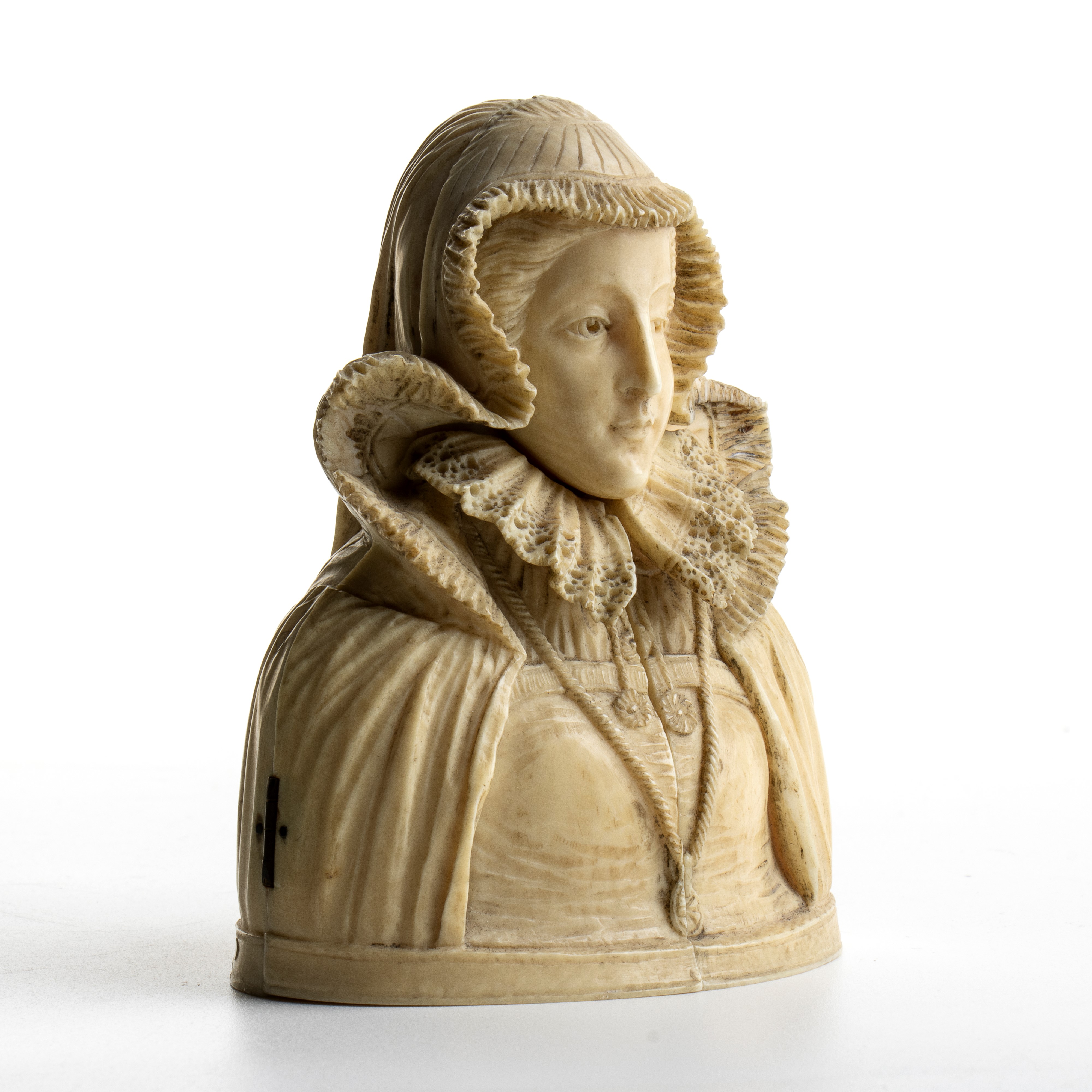 Scultura apribile in avorio raffigurante Maria Stuarda