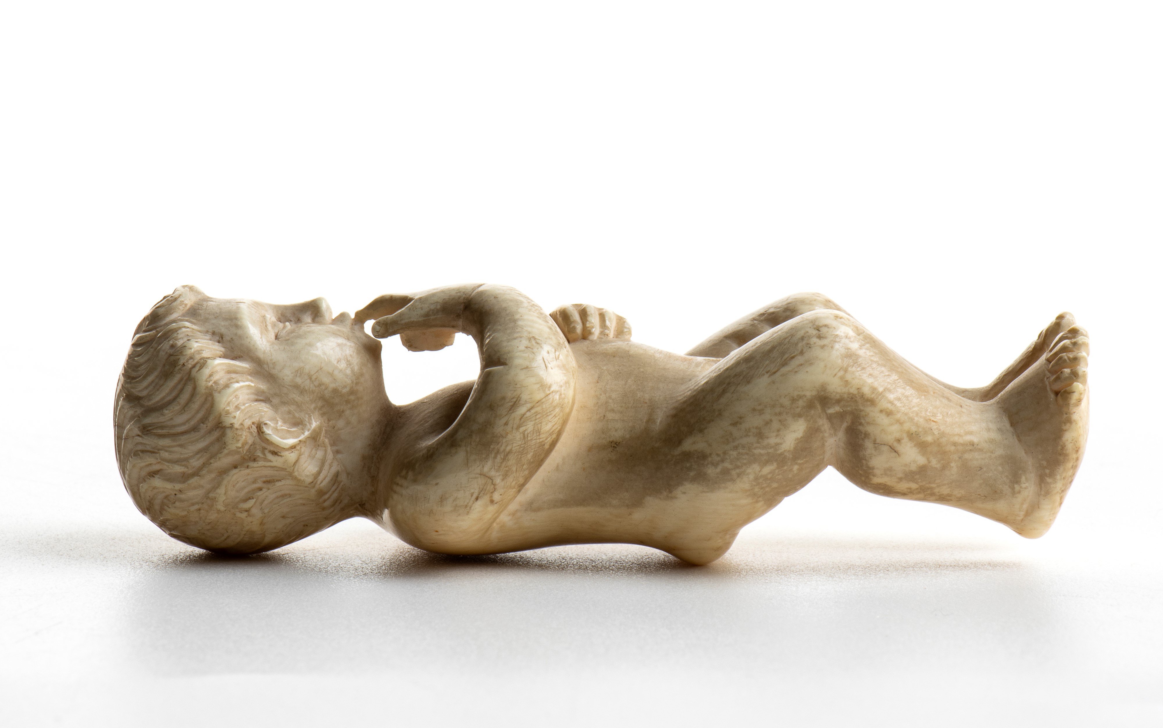 Scultura in avorio di elefante scolpito a tutto tondo raffigurante il Bambino Gesù (Francia, XIX ...