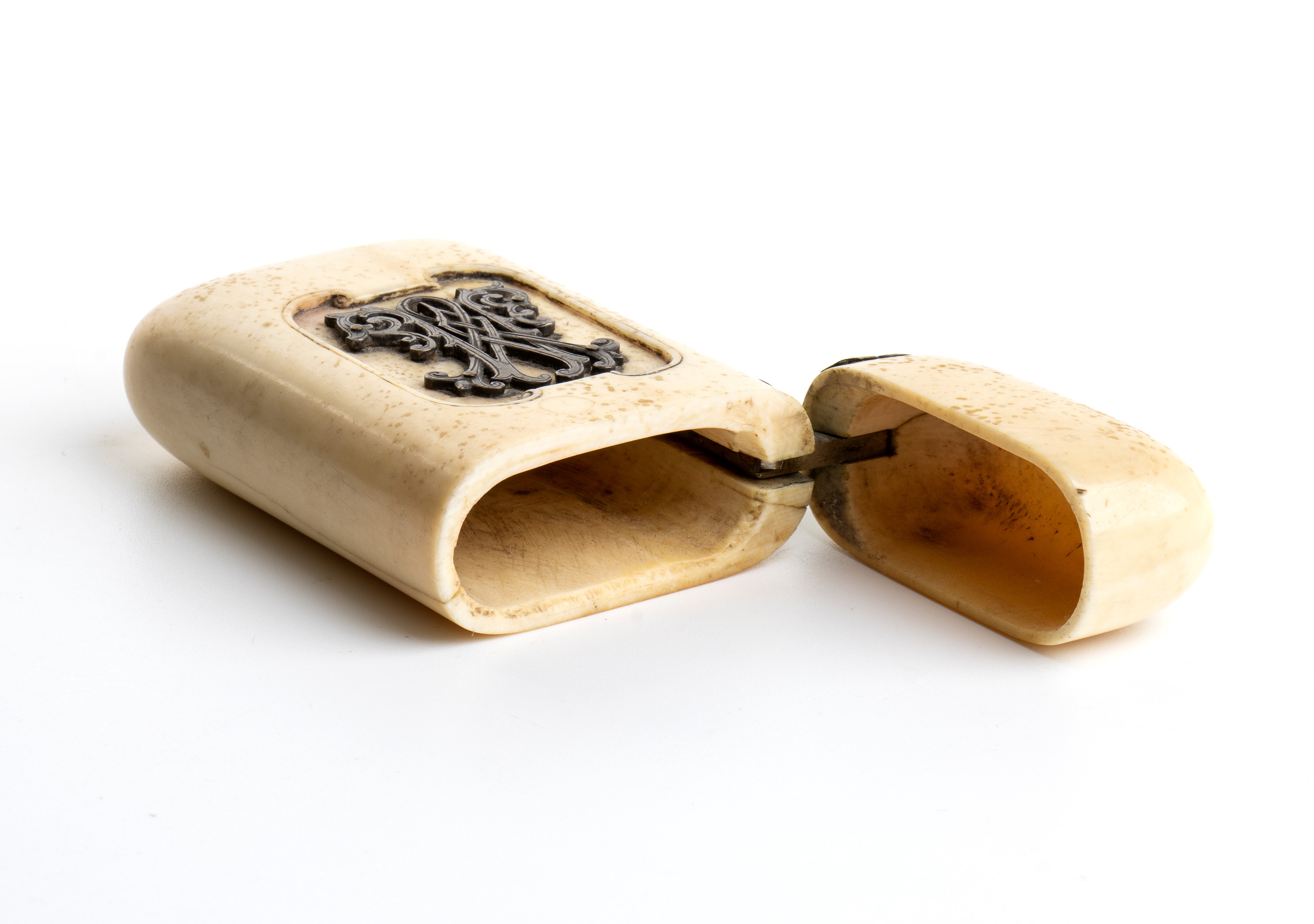 Scatola portasigarette francese in avorio