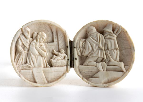 Carved ivory foldable diptych ball