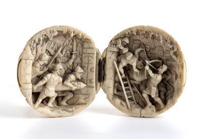 Francia (Dieppe ?), Dittico sferico pieghevole in avorio intagliato con scene di città medievale,...