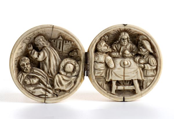 Carved ivory foldable diptych ball