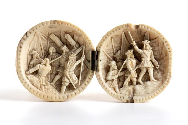 Carved ivory foldable diptych ball