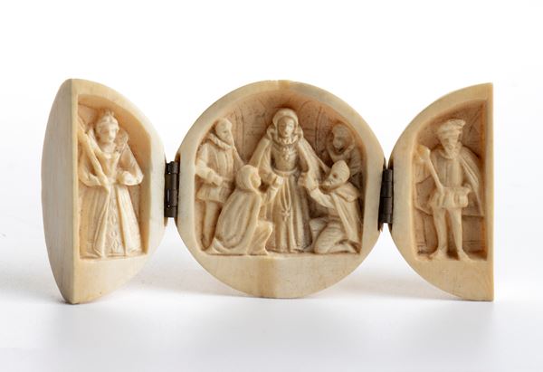 Carved ivory foldable triptych ball