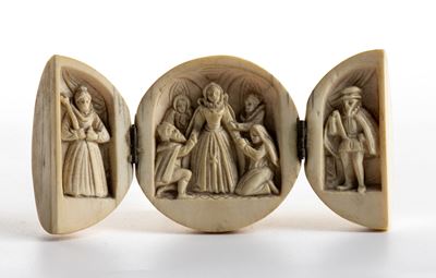 Francia (Dieppe?), XIX secolo, Trittico a sfera pieghevole in avorio intagliato