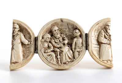 Trittico a sfera pieghevole, avorio intagliato, Francia (Dieppe?), XIX secolo