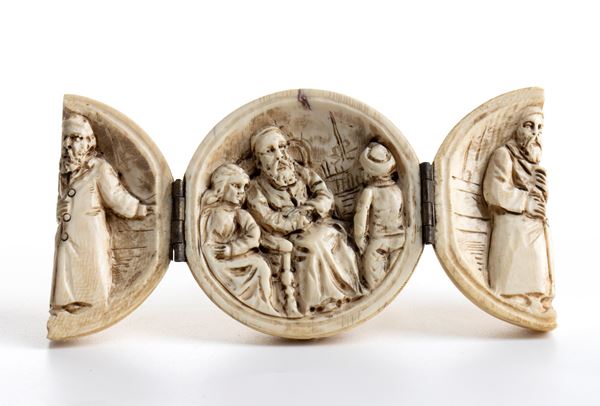 Carved ivory foldable triptych ball