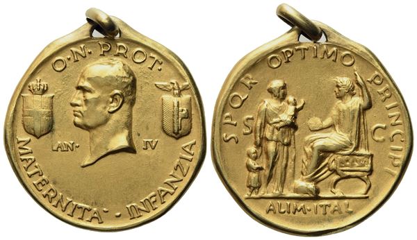 REGNO D'ITALIA. Vittorio Emanuele III (1900 - 1943). Medaglia per l'Opera Protezione Maternità e Infanzia. A. XV (1937). Au (12,36 g; 28 mm)  - Auction Modern Coins - Bertolami Fine Art - Casa d'Aste