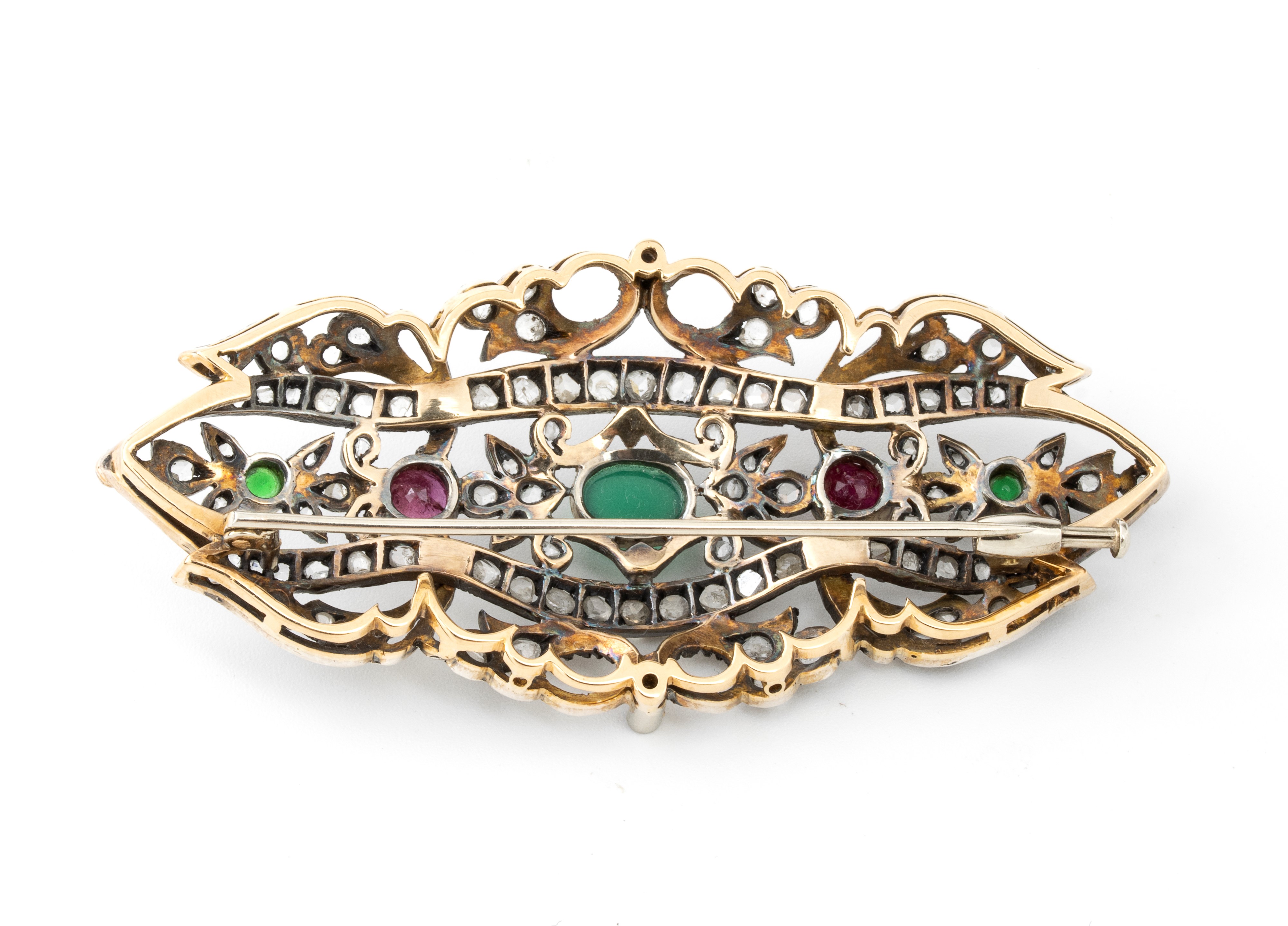 Spilla in oro ed argento con diamanti con diamanti, rubini e paste vitree