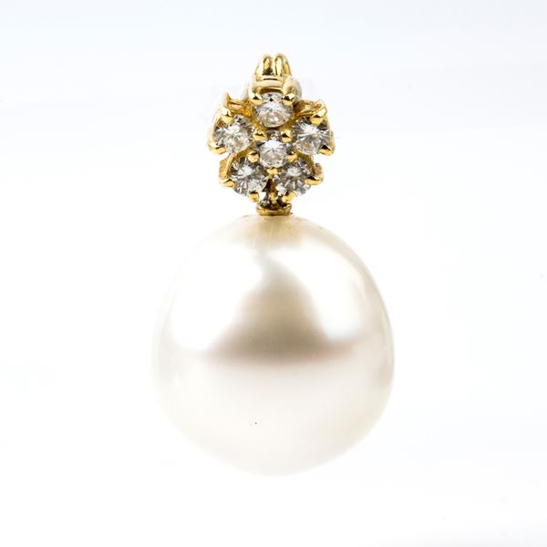 Australian pearl diamond yellow gold necklace