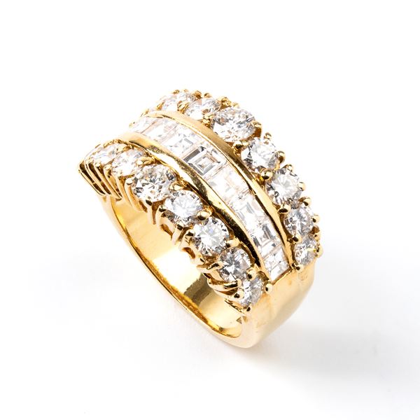 Diamond gold band ring