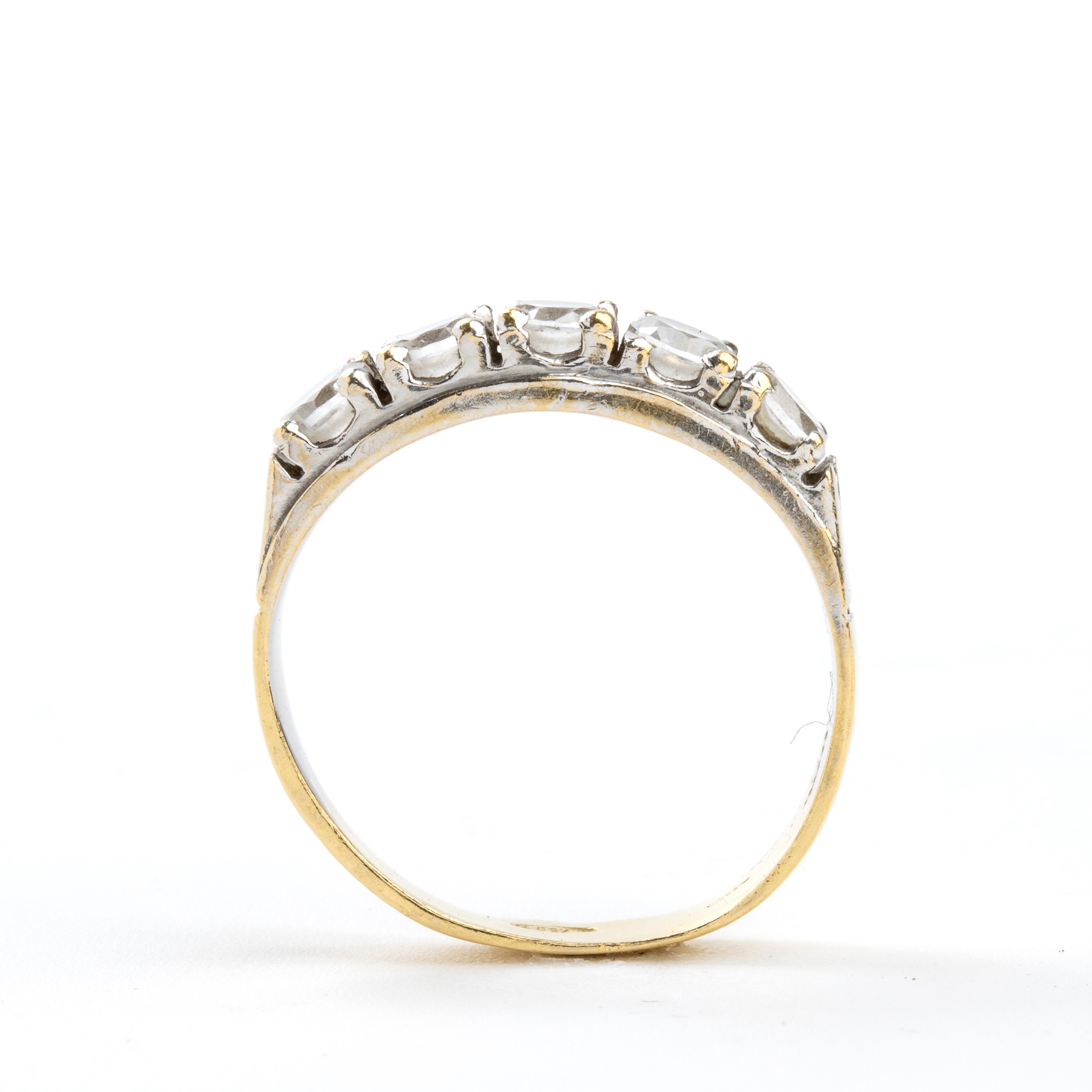 Anello in oro e paste vitree