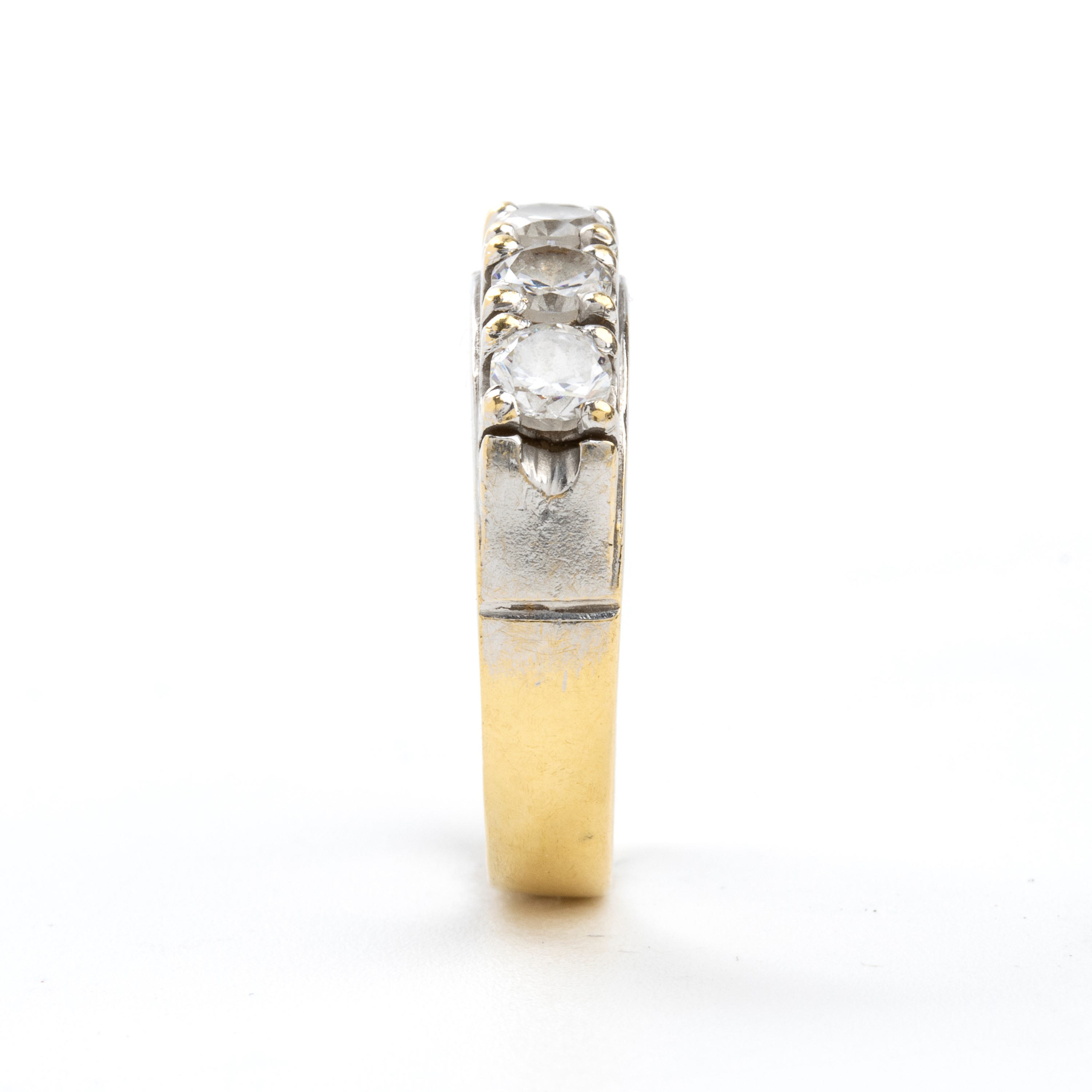 Anello in oro e paste vitree